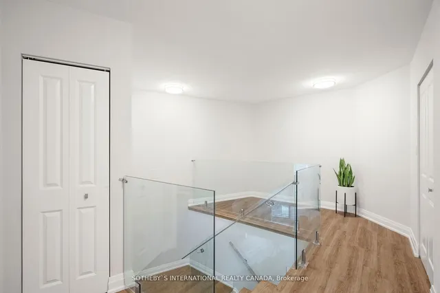 Additional property image - 33 Harbour Sq Unit 2208