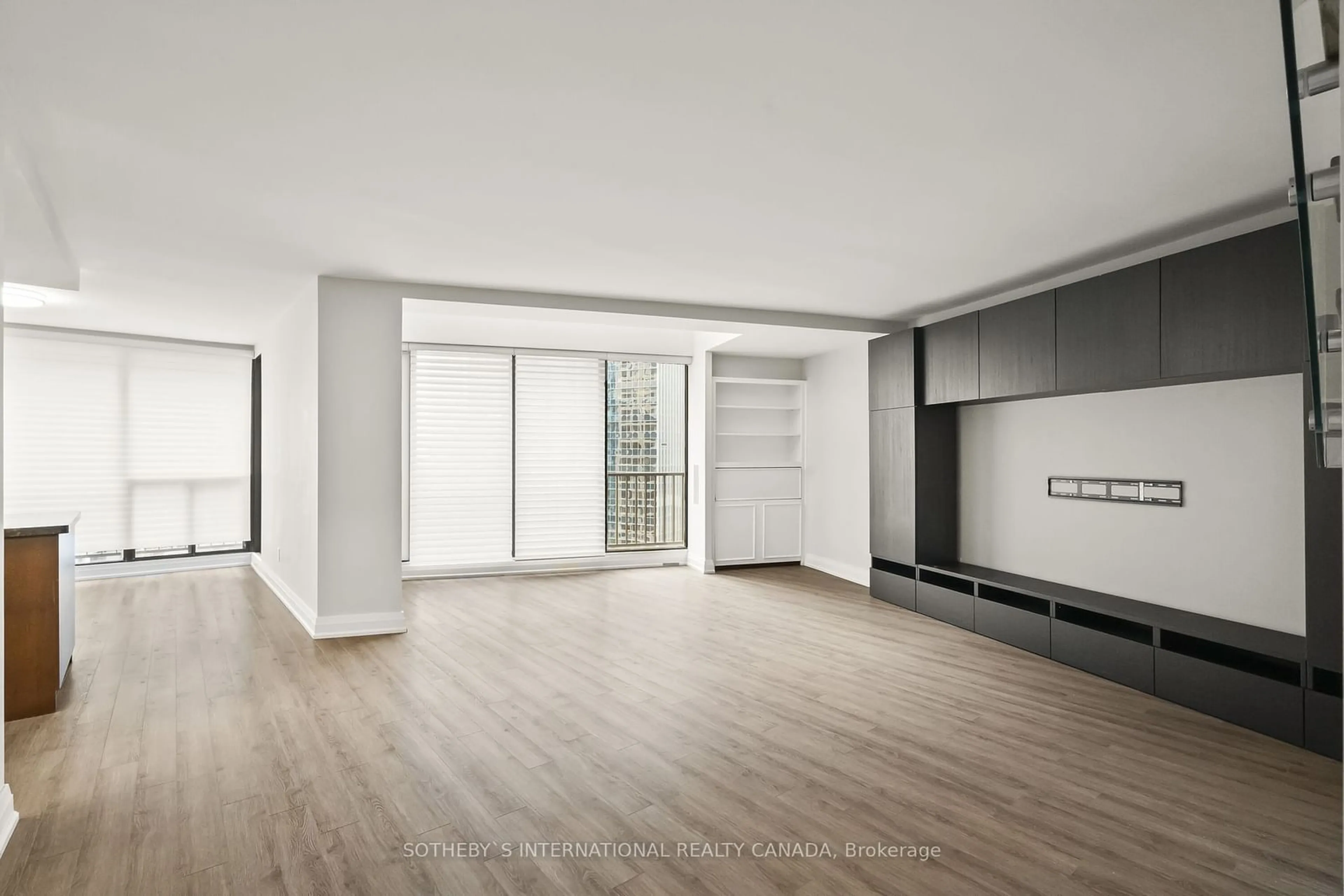 A pic of a room for 33 Harbour Sq #2208, Toronto Ontario M5J 2G2