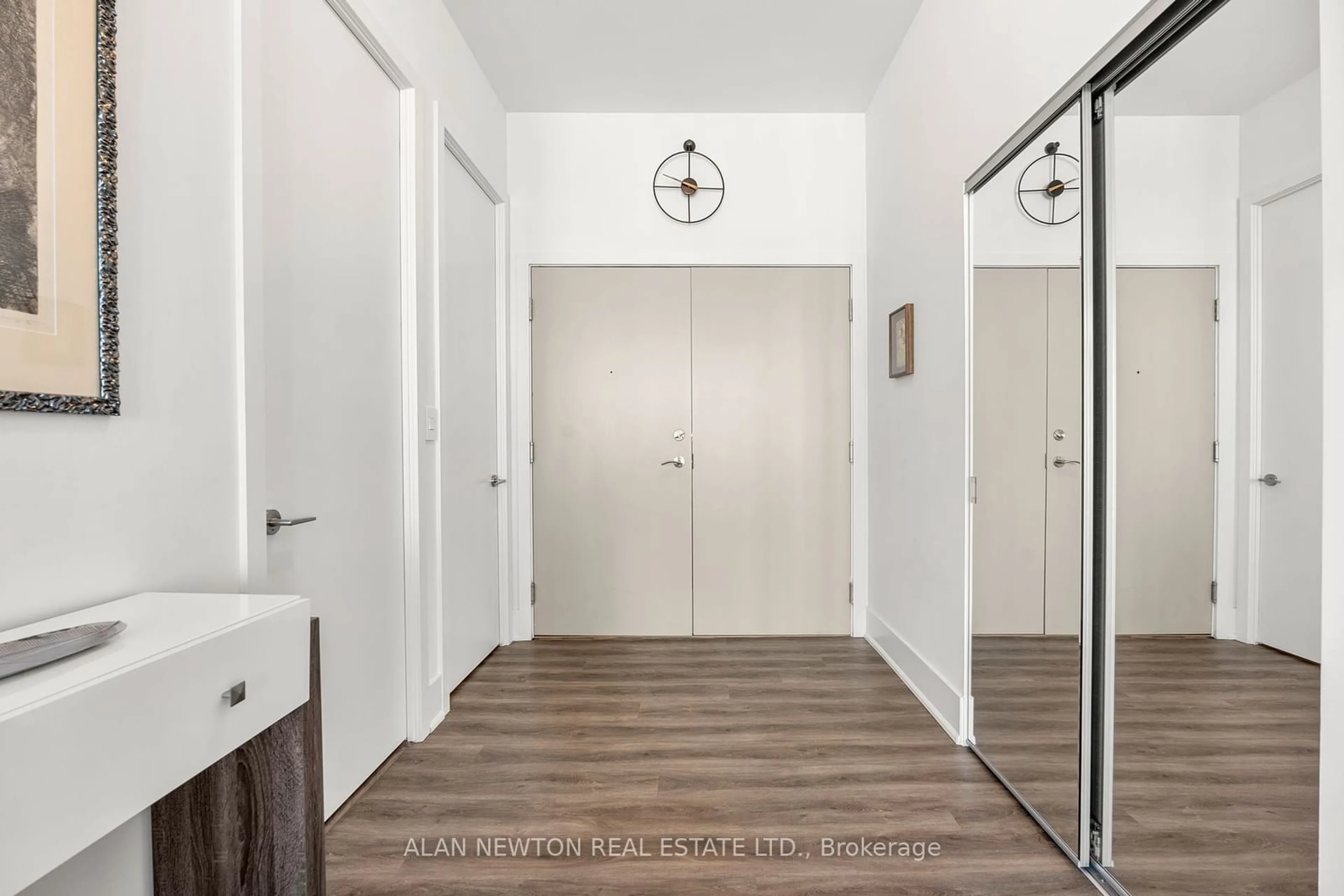 Indoor entryway for 1486 Bathurst St #Ph02, Toronto Ontario M5P 3G9