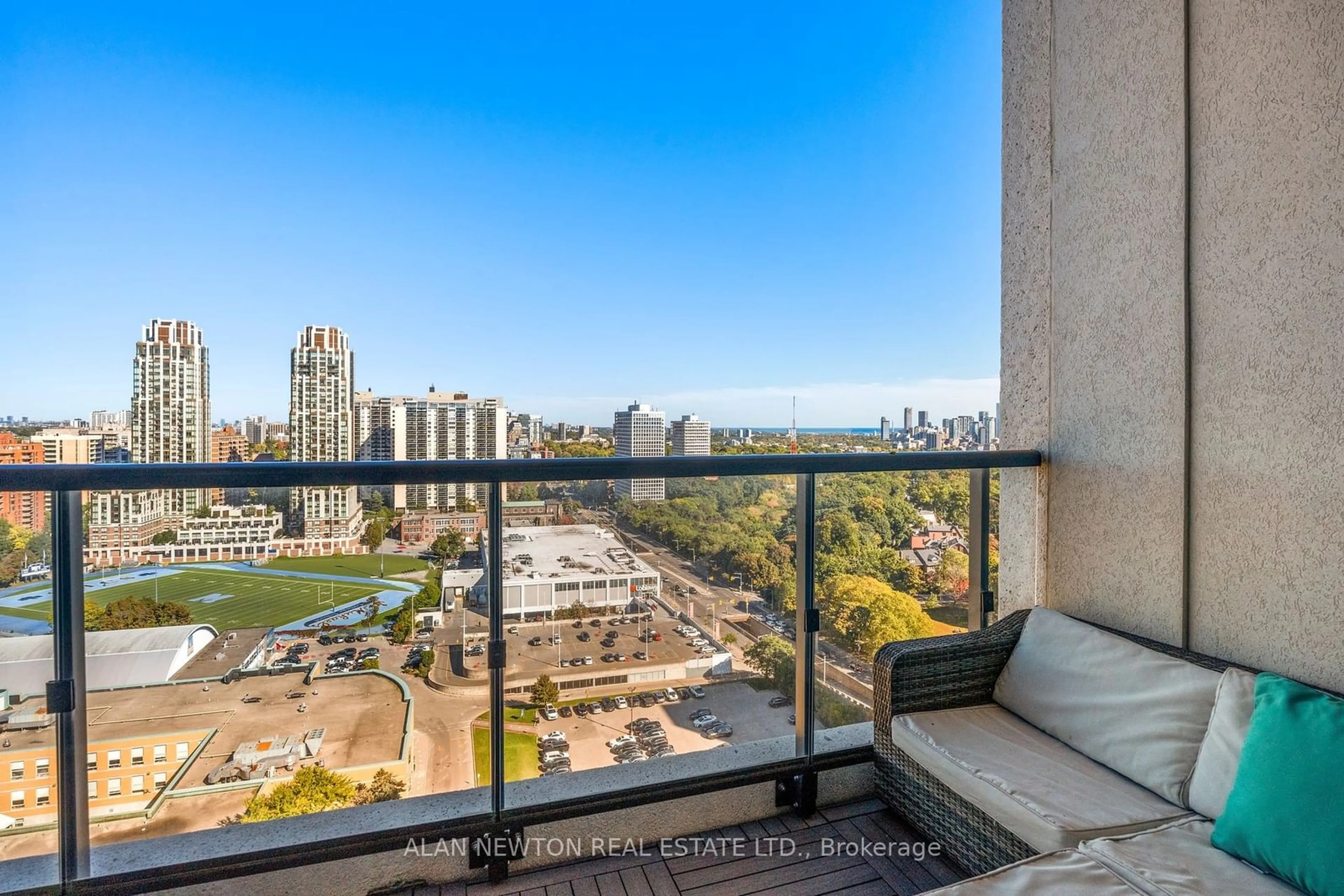 Balcony in the apartment, city buildings view from balcony for 1486 Bathurst St #Ph02, Toronto Ontario M5P 3G9