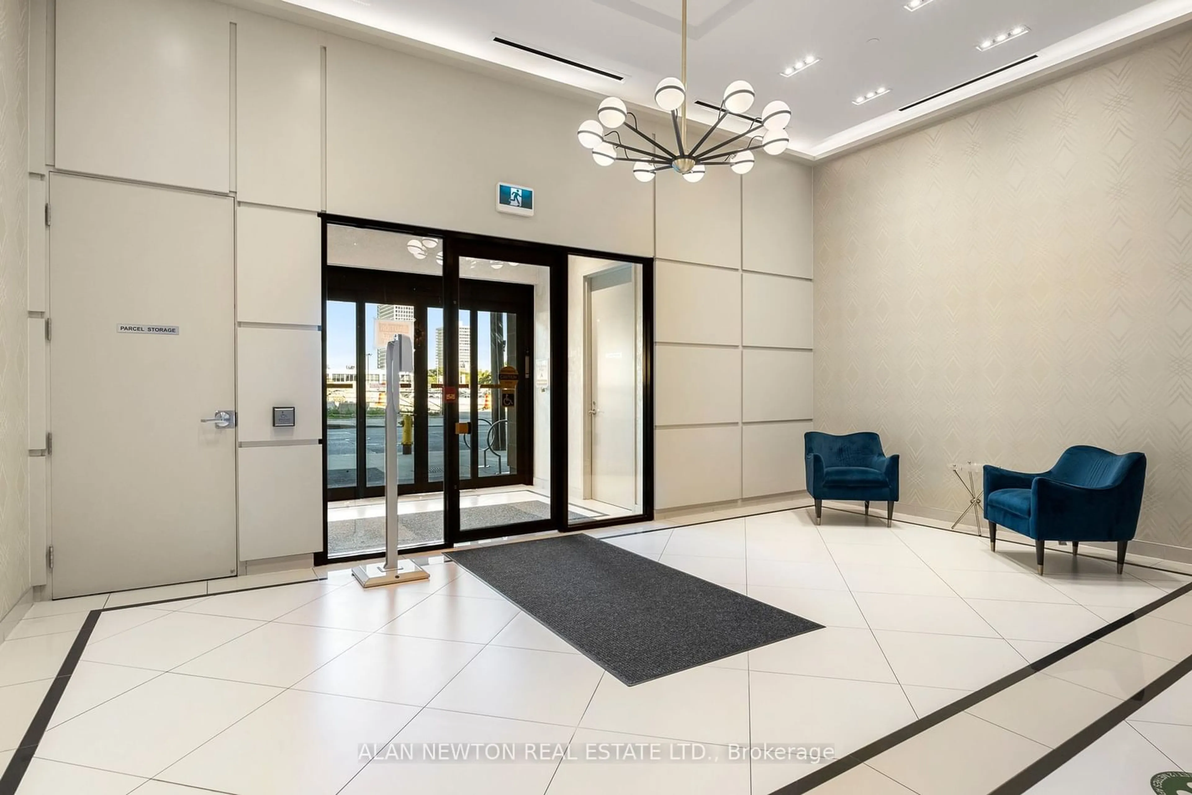 Indoor foyer for 1486 Bathurst St #Ph02, Toronto Ontario M5P 3G9