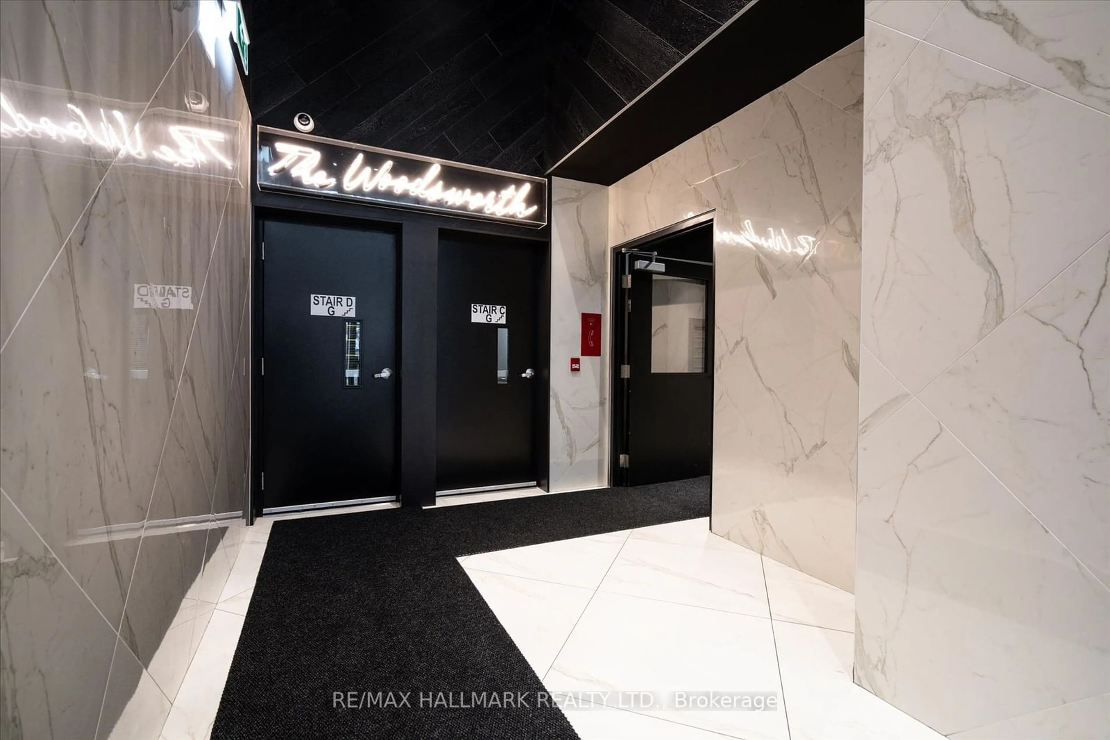 Indoor foyer for 458 Richmond St #204, Toronto Ontario M5V 1V1