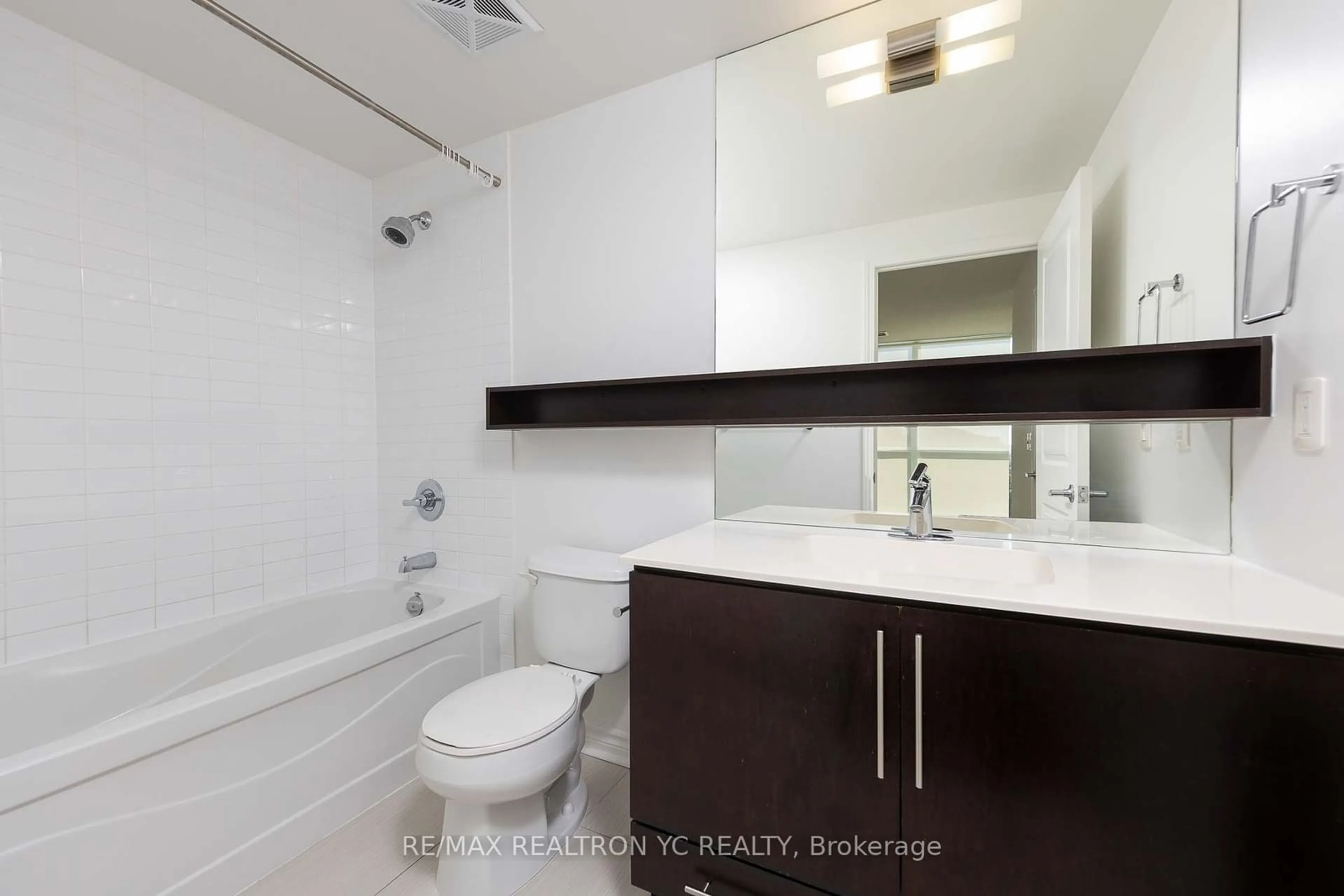 Standard bathroom, unknown for 2885 Bayview Ave #621, Toronto Ontario M2K 0A3