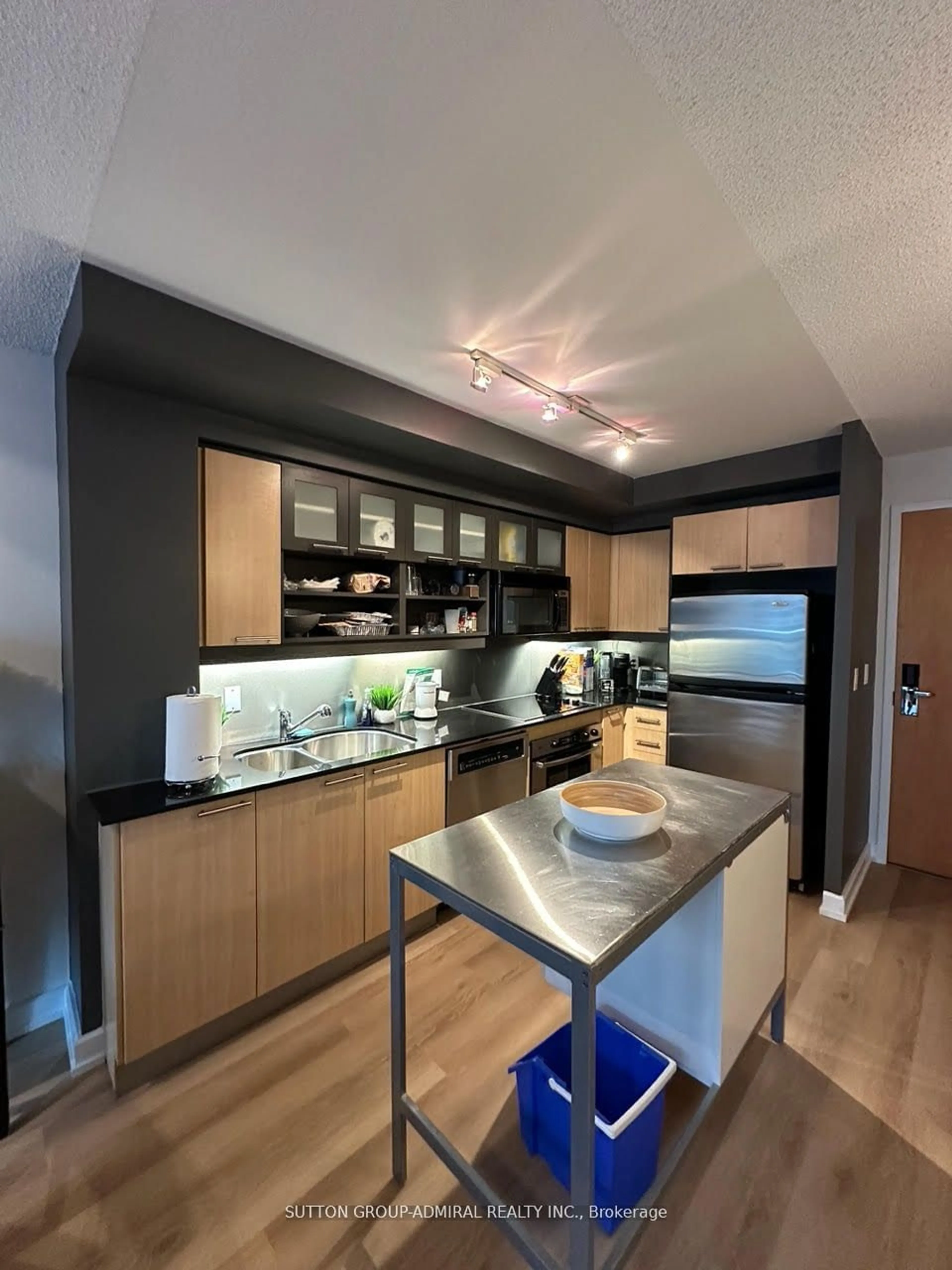 Contemporary kitchen, unknown for 36 Blue Jays Way #723, Toronto Ontario M5V 3T3