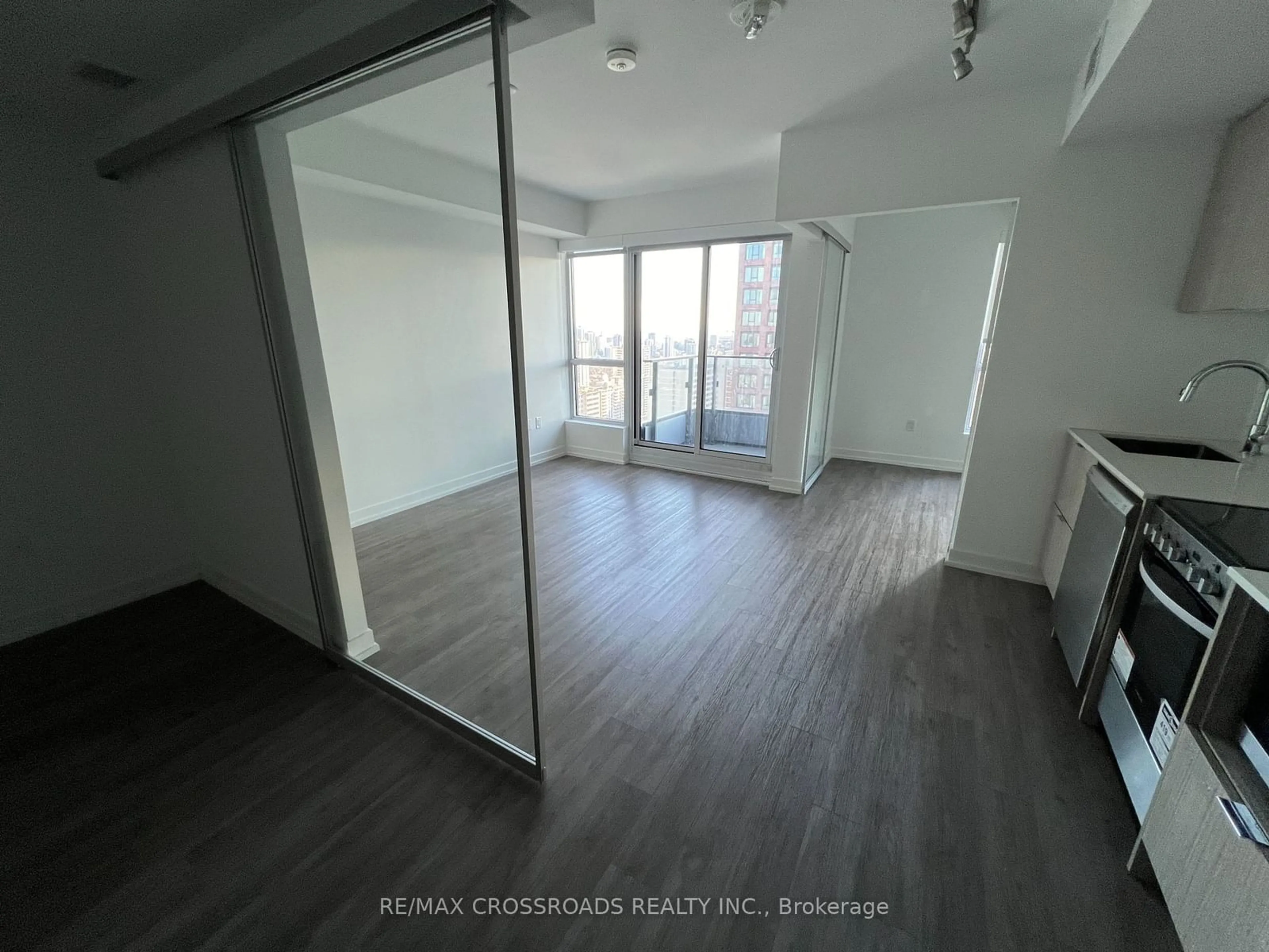 A pic of a room for 395 Bloor St #3101, Toronto Ontario M4W 0B4