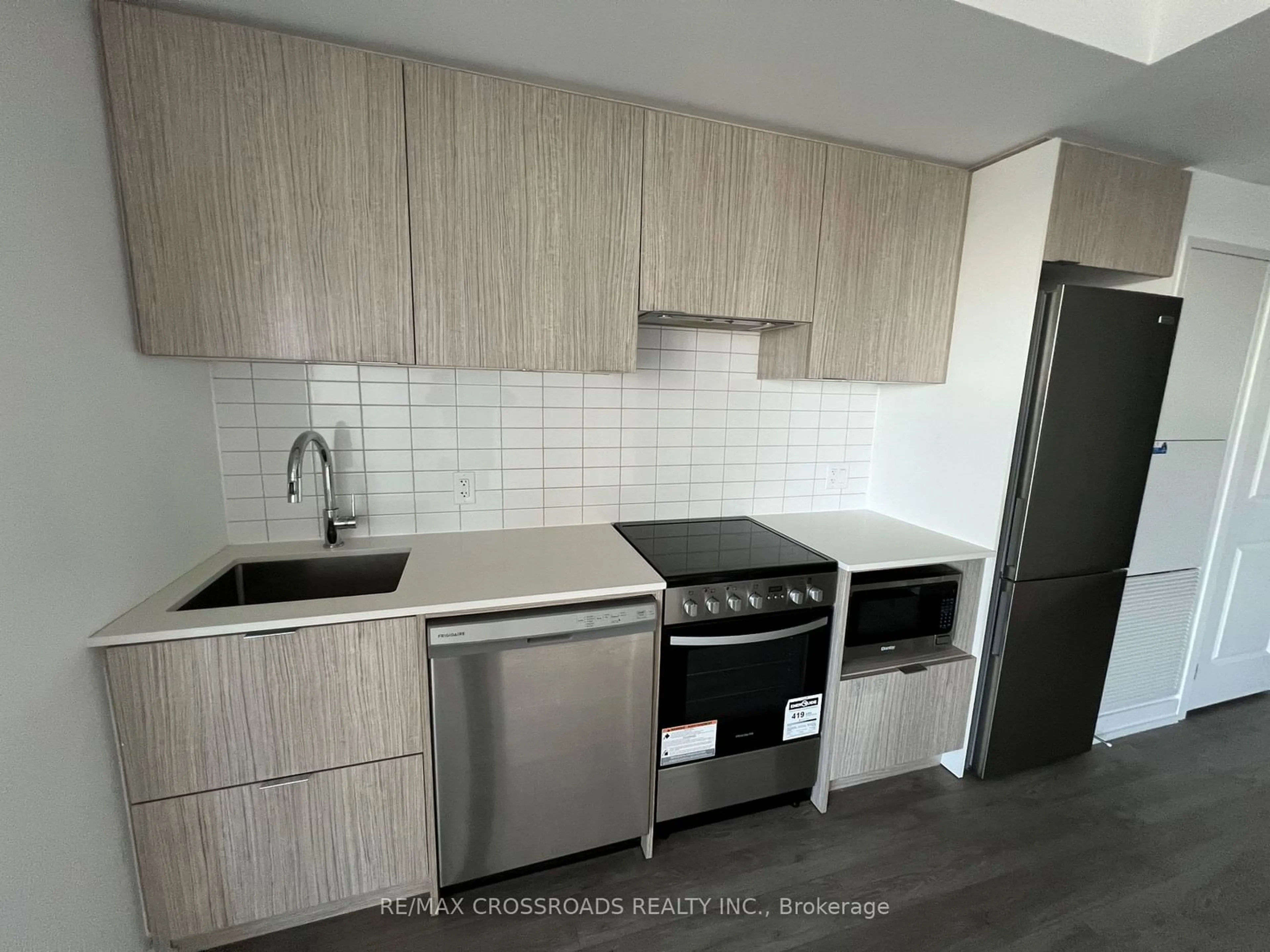 Standard kitchen, unknown for 395 Bloor St #3101, Toronto Ontario M4W 0B4