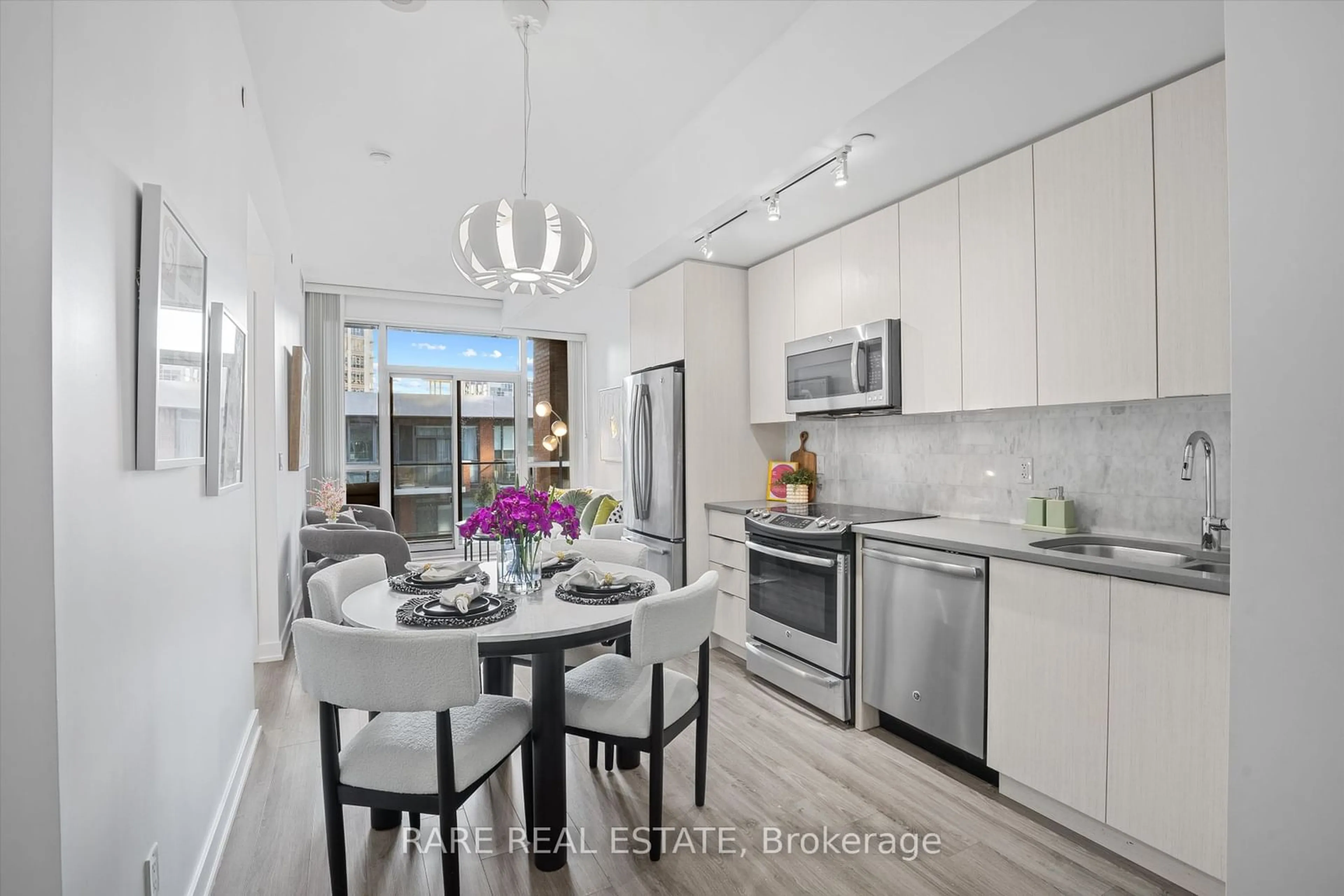 Open concept kitchen, unknown for 50 Bruyeres Mews #718, Toronto Ontario M5V 0H8