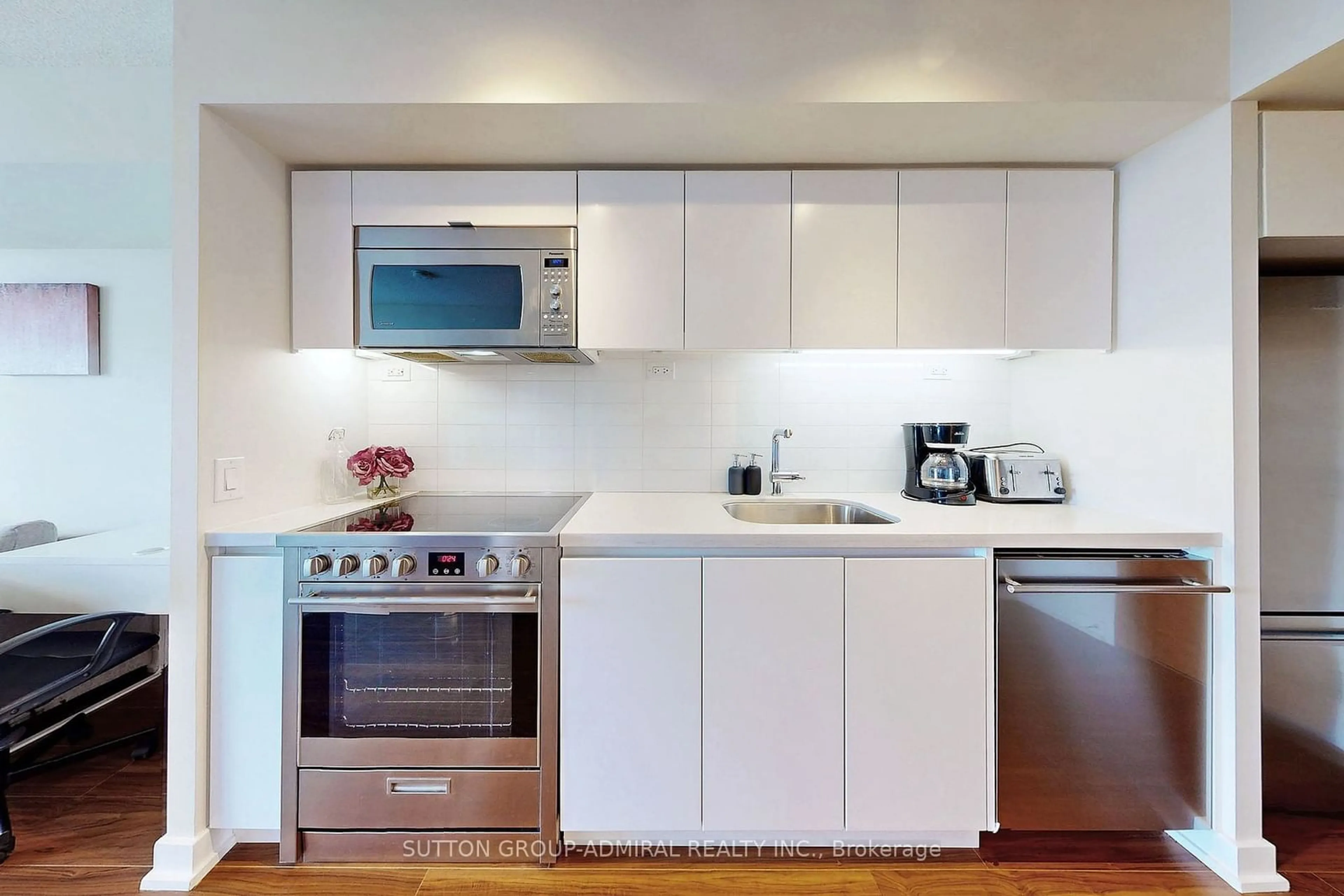 Standard kitchen, unknown for 75 Queens Wharf Rd #4012, Toronto Ontario M5V 0J8