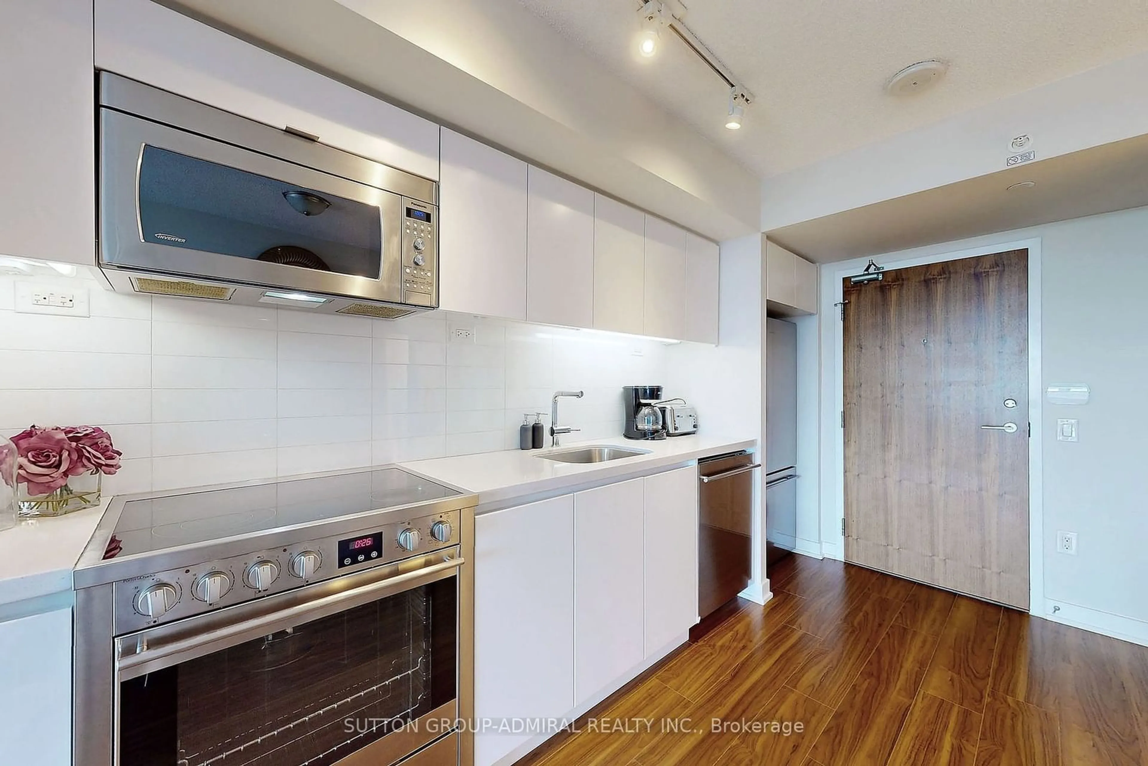 Standard kitchen, unknown for 75 Queens Wharf Rd #4012, Toronto Ontario M5V 0J8