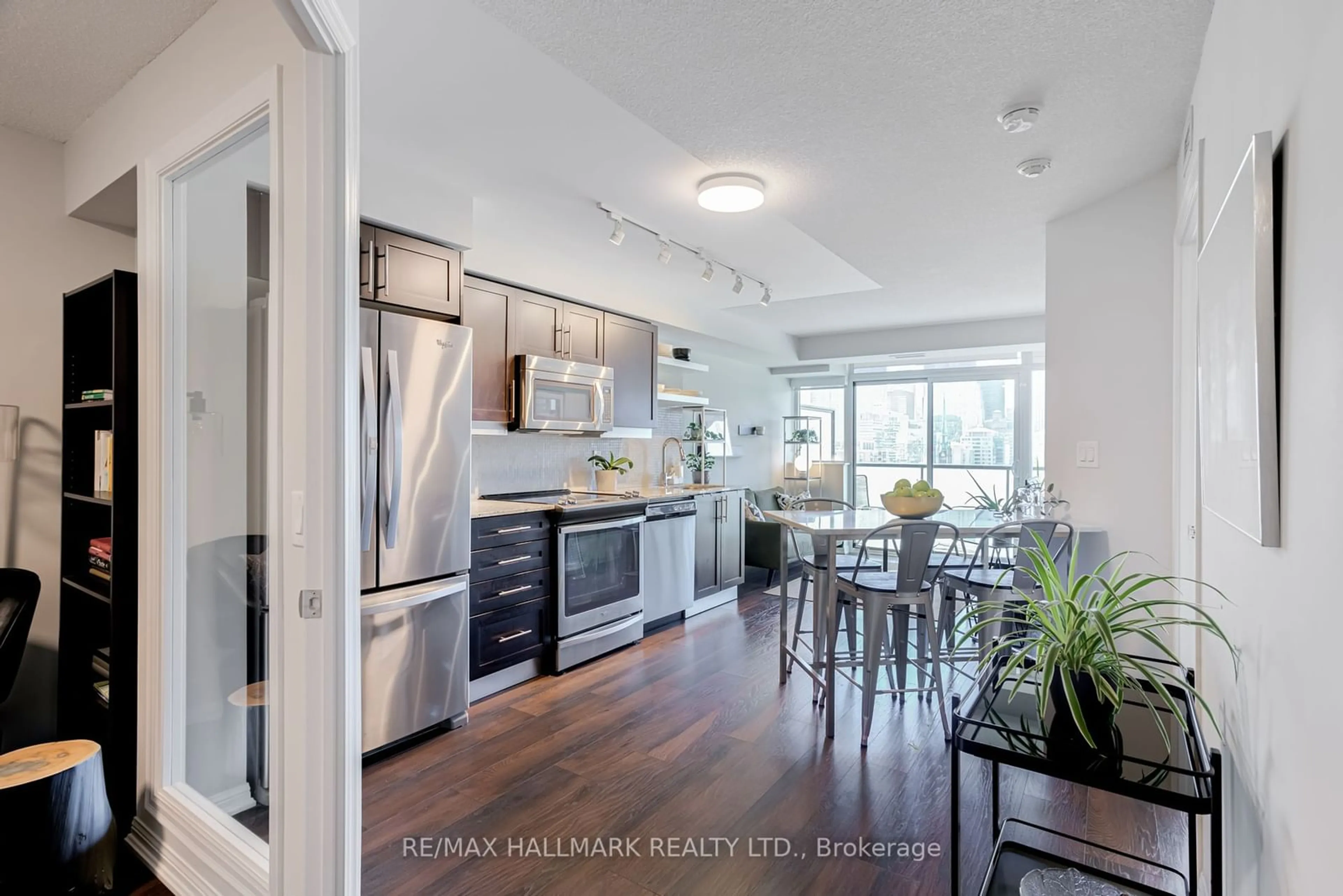 Open concept kitchen, unknown for 400 Adelaide St #2110, Toronto Ontario M5A 4S3