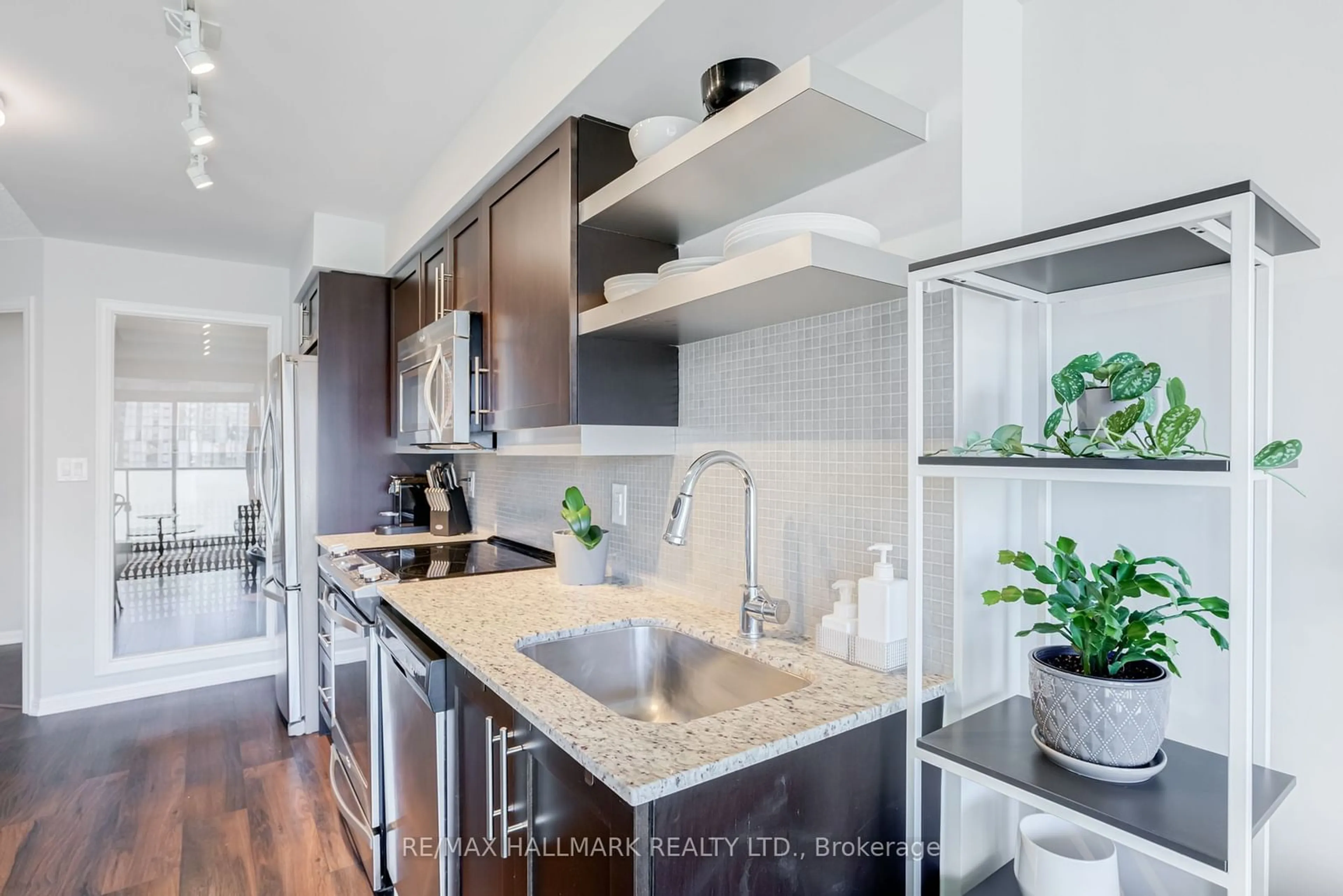 Contemporary kitchen, unknown for 400 Adelaide St #2110, Toronto Ontario M5A 4S3