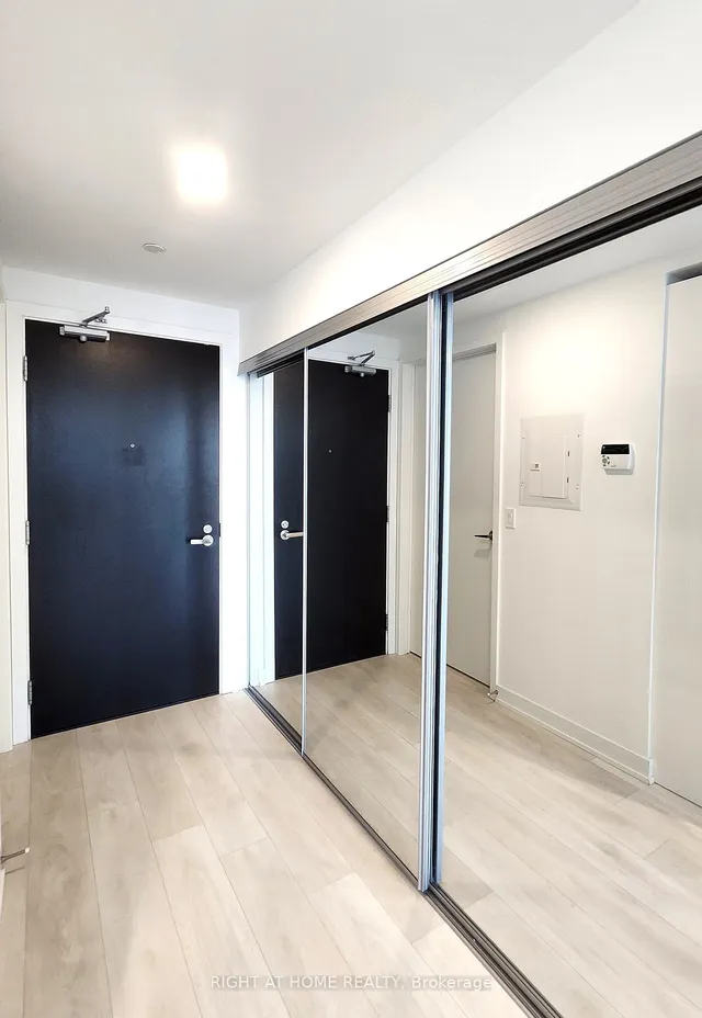 Additional image 10 of 501 Yonge St Unit 2704