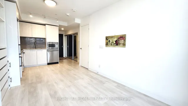 Additional image 28 of 501 Yonge St Unit 2704
