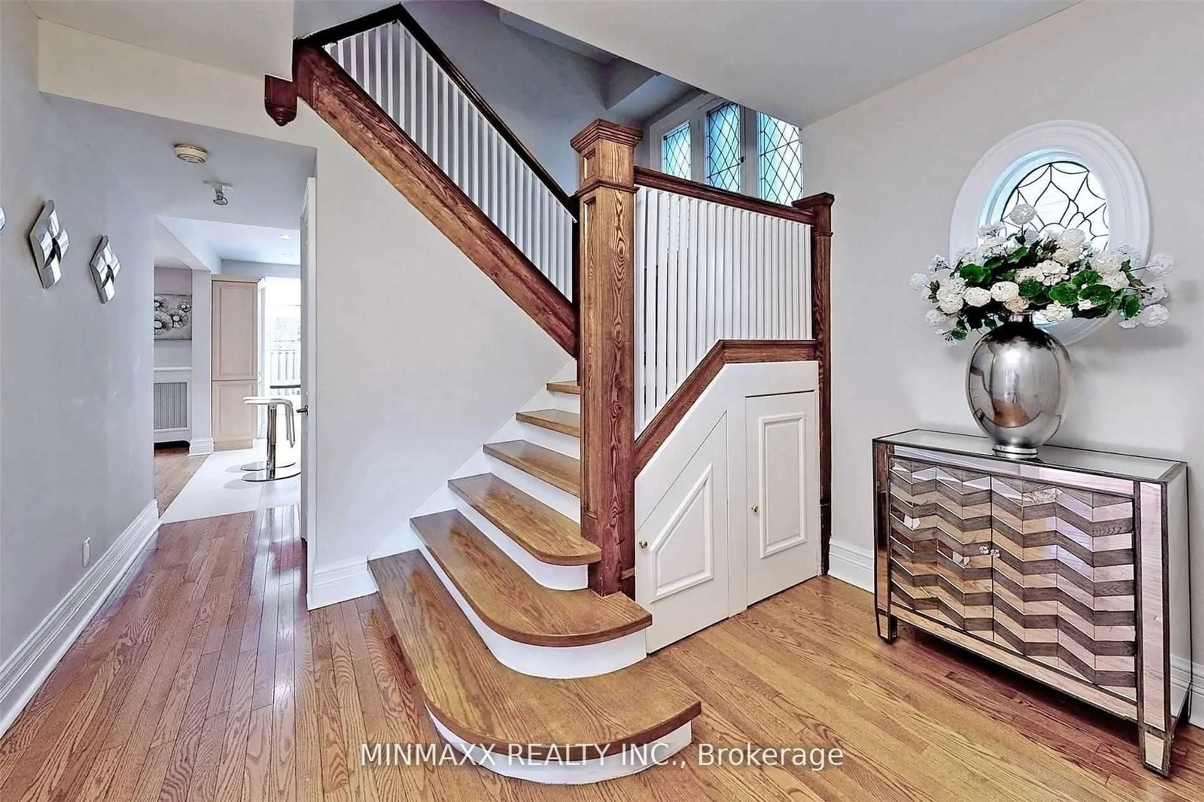 Indoor entryway for 74 Dale Ave, Toronto Ontario M4W 1K9