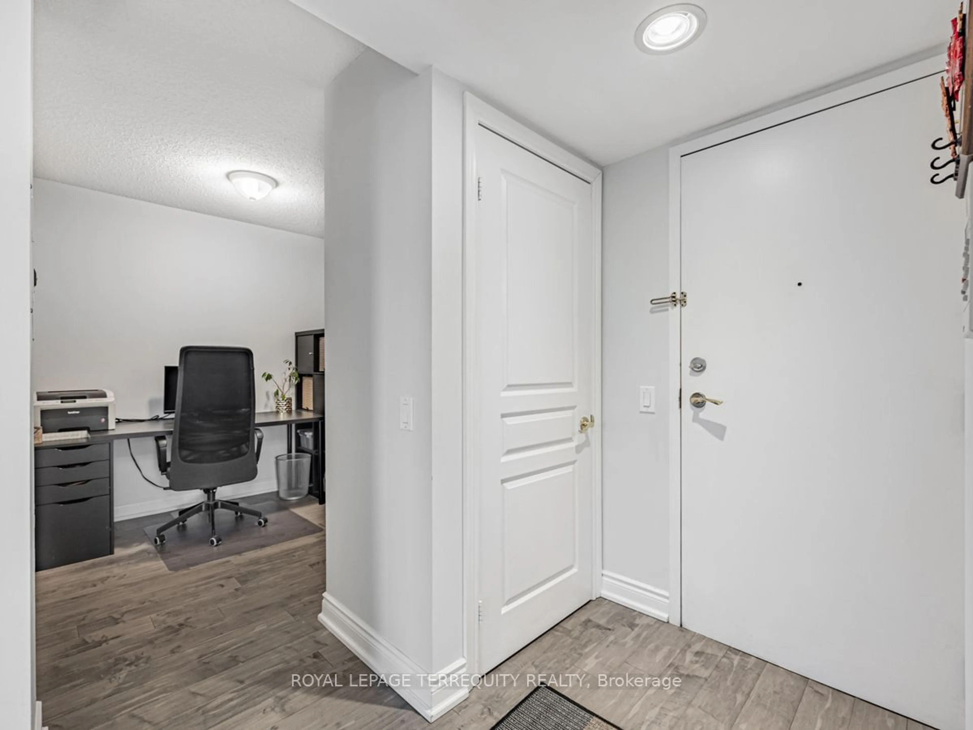 Indoor entryway for 15 Northtown Way #1719, Toronto Ontario M2N 7A2