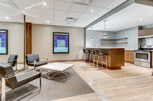 Additional property image - 705 King St Unit 913
