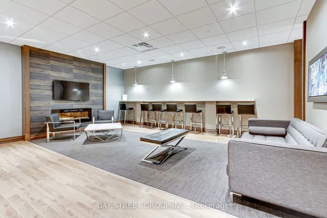 Additional property image - 705 King St Unit 913