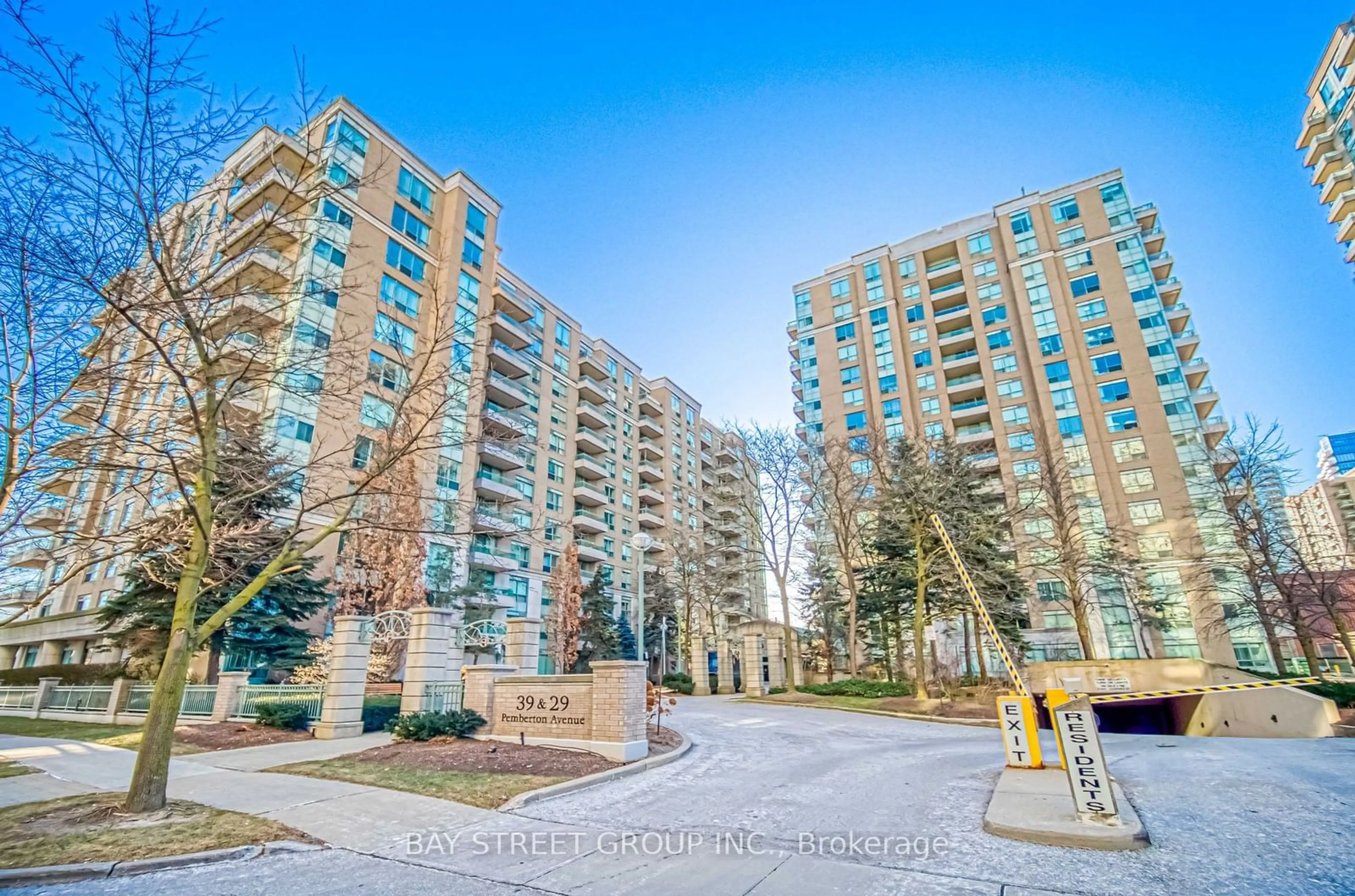 A pic from outside/outdoor area/front of a property/back of a property/a pic from drone, city buildings view from balcony for 39 Pemberton Ave #601, Toronto Ontario M2M 4L6