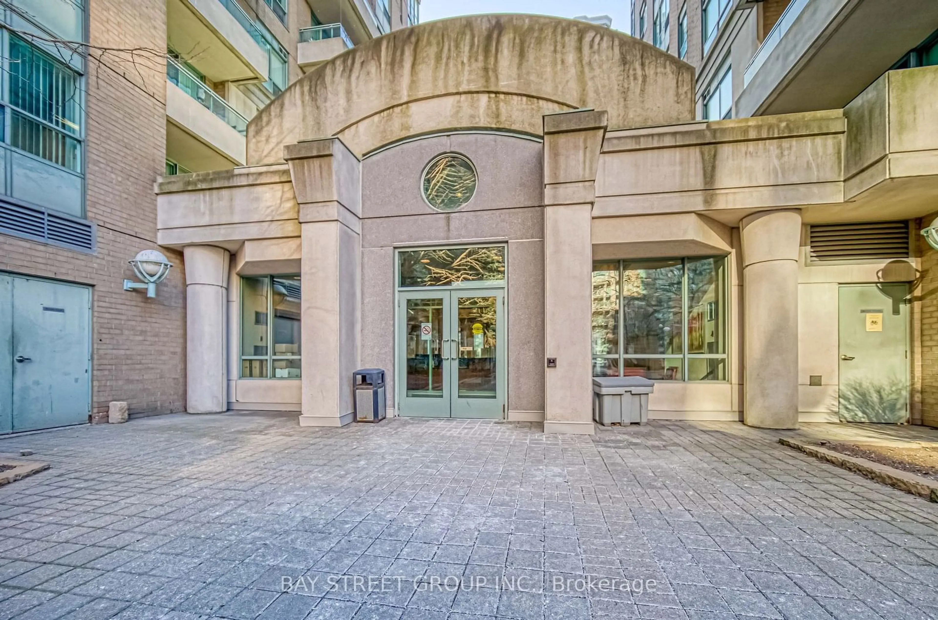 Indoor foyer for 39 Pemberton Ave #601, Toronto Ontario M2M 4L6