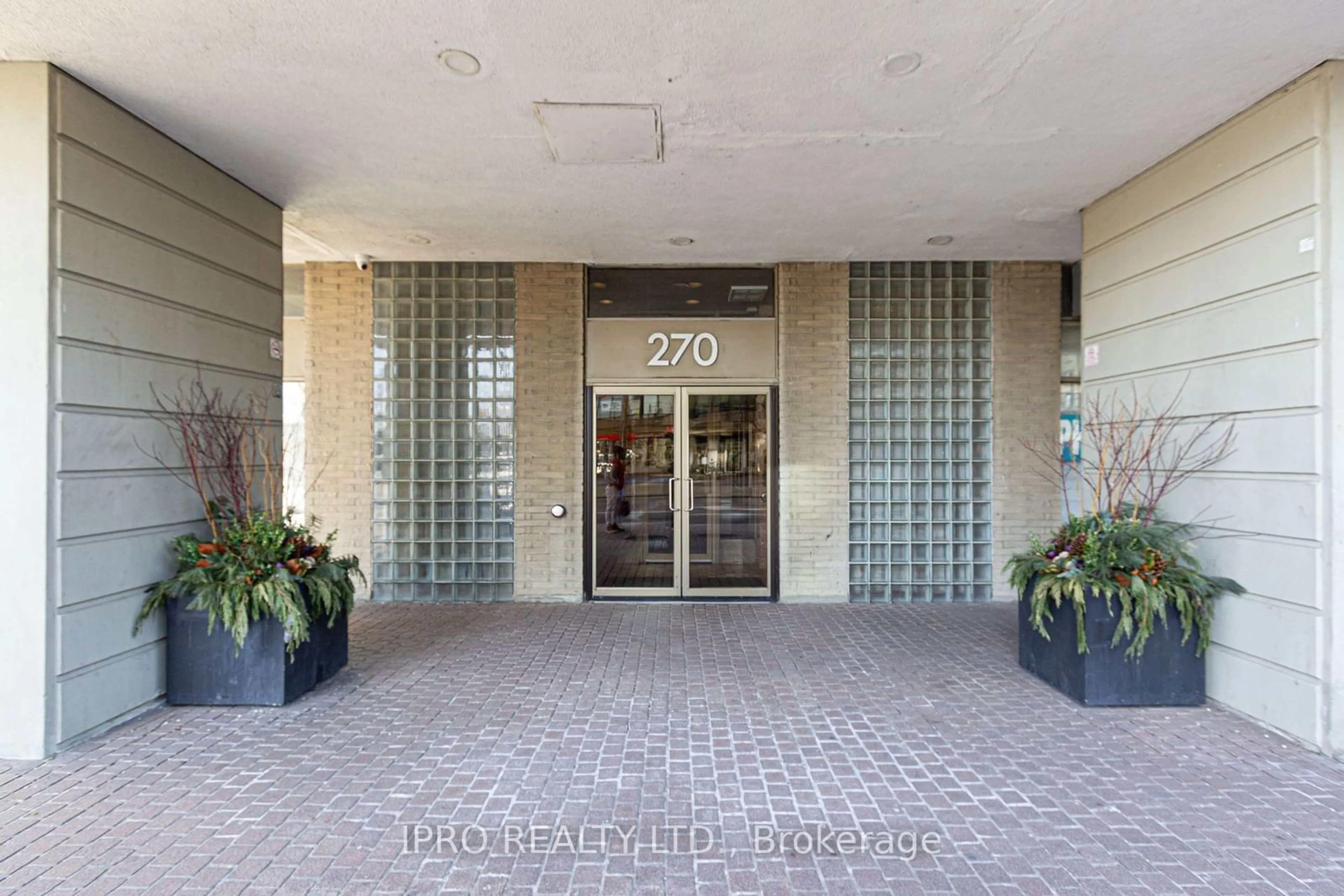 Indoor foyer for 270 Queens Quay #505, Toronto Ontario M5J 2N4