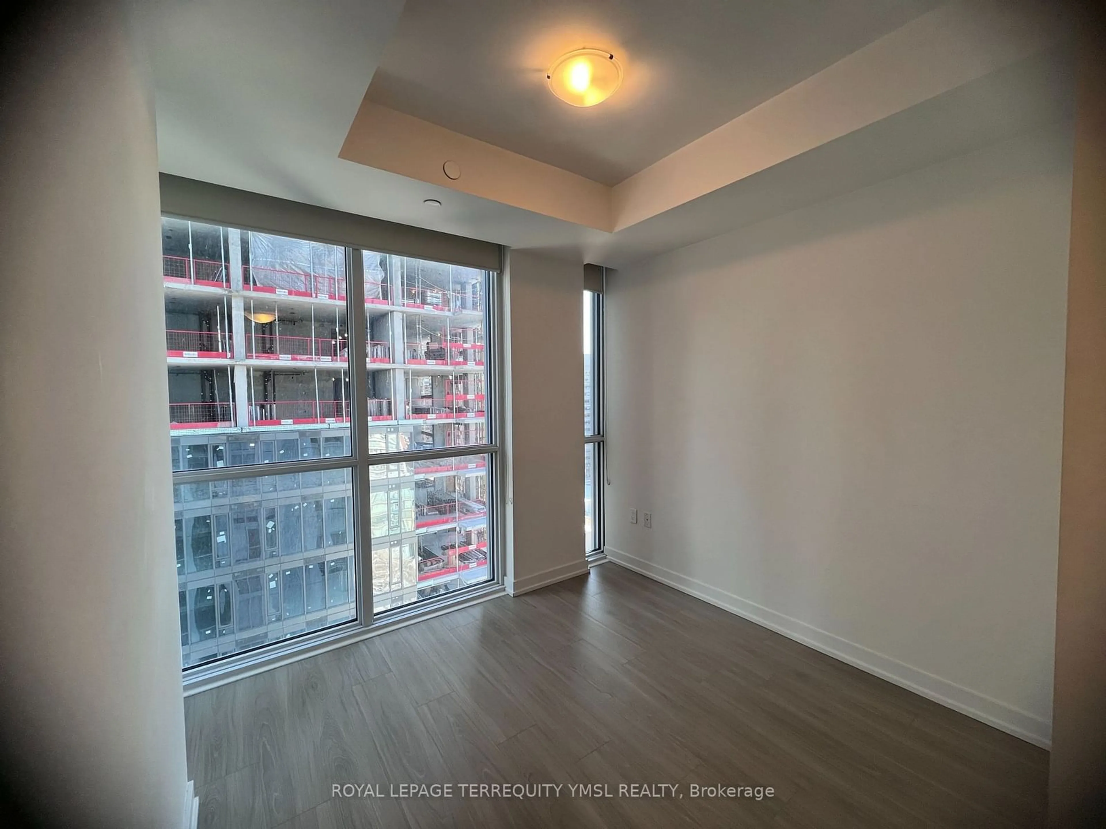 A pic of a room for 1 Yorkville Ave #1601, Toronto Ontario M4W 0B1