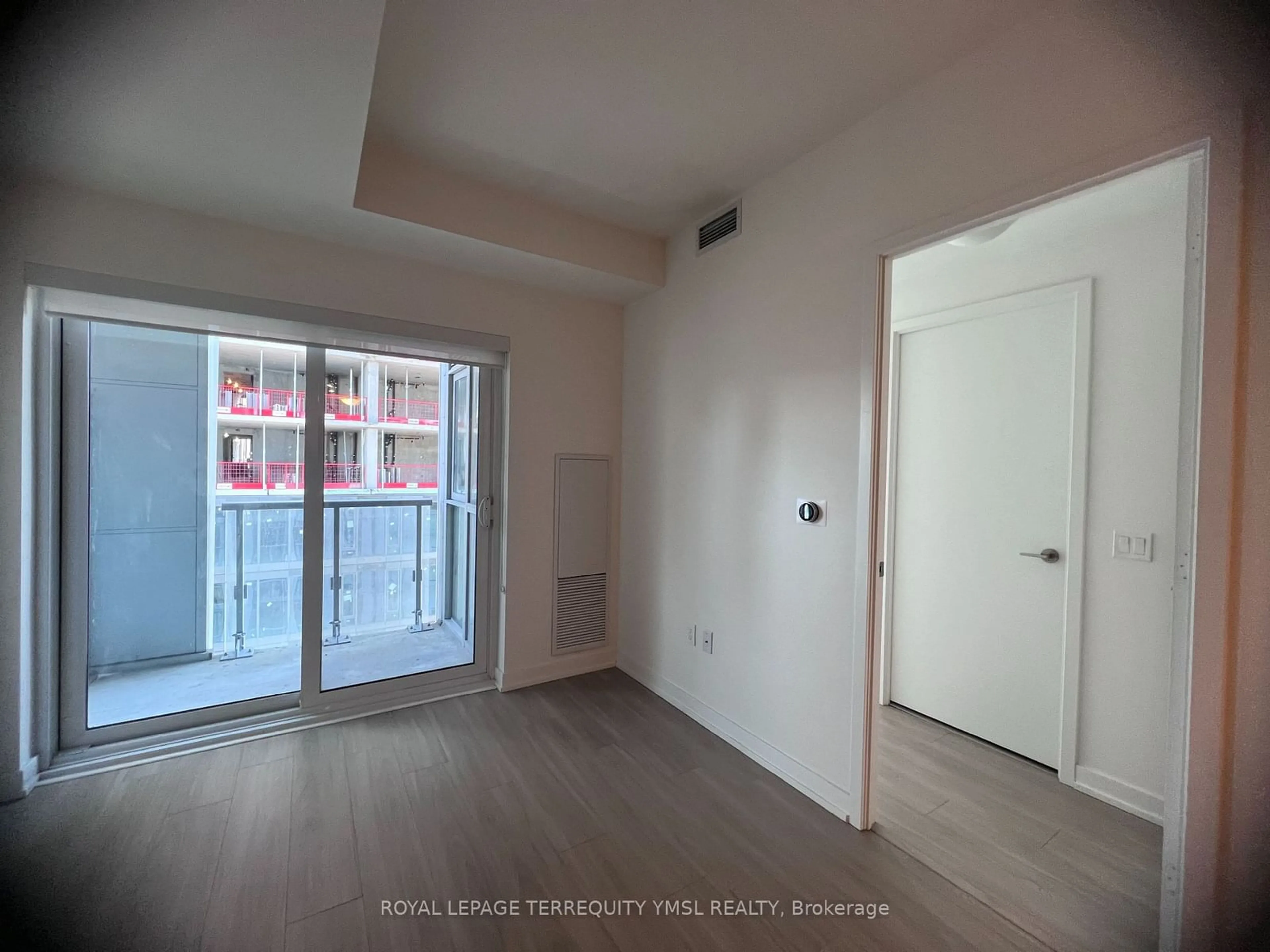 A pic of a room for 1 Yorkville Ave #1601, Toronto Ontario M4W 0B1