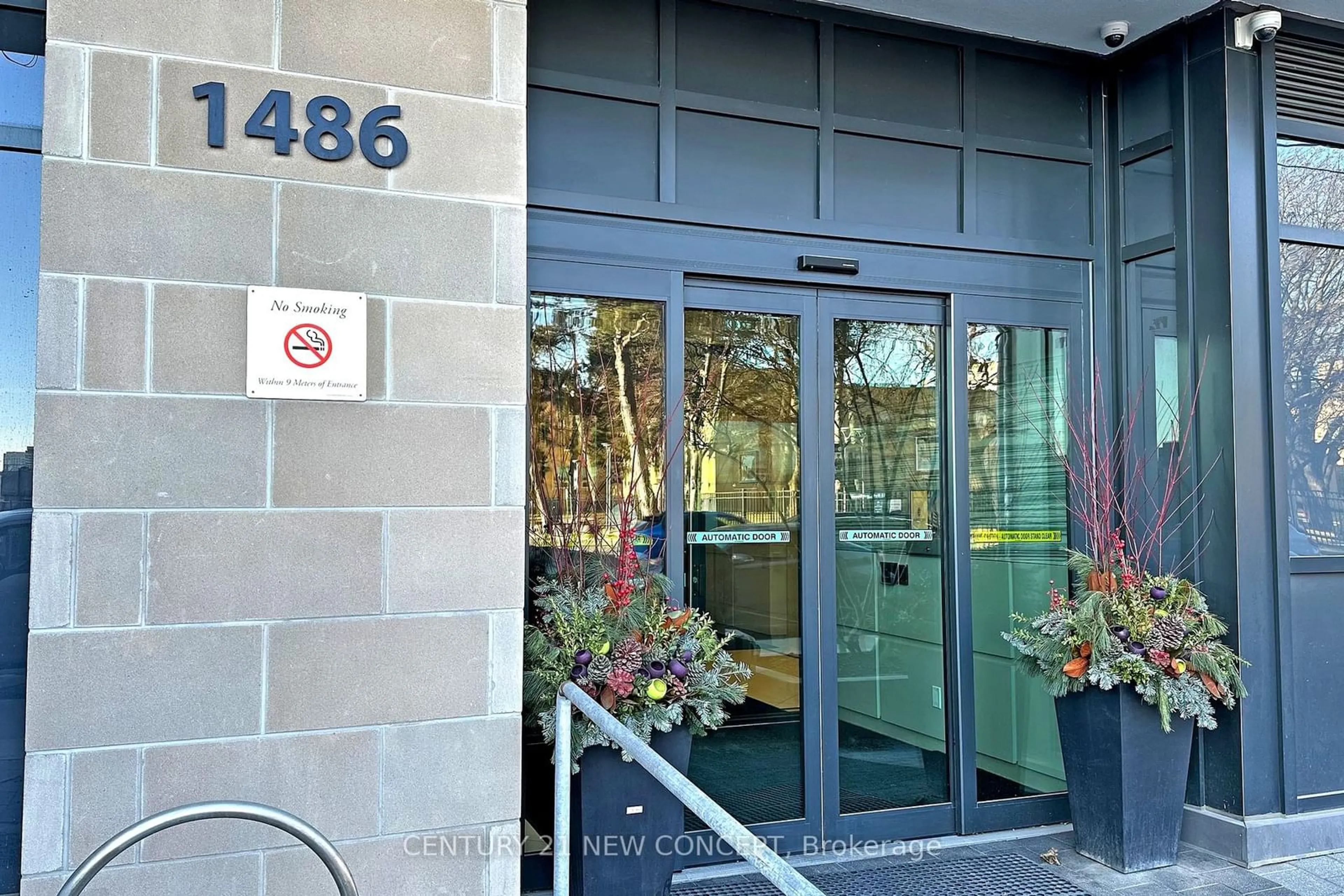 Indoor foyer for 1486 Bathurst St #1105, Toronto Ontario M5P 0A5