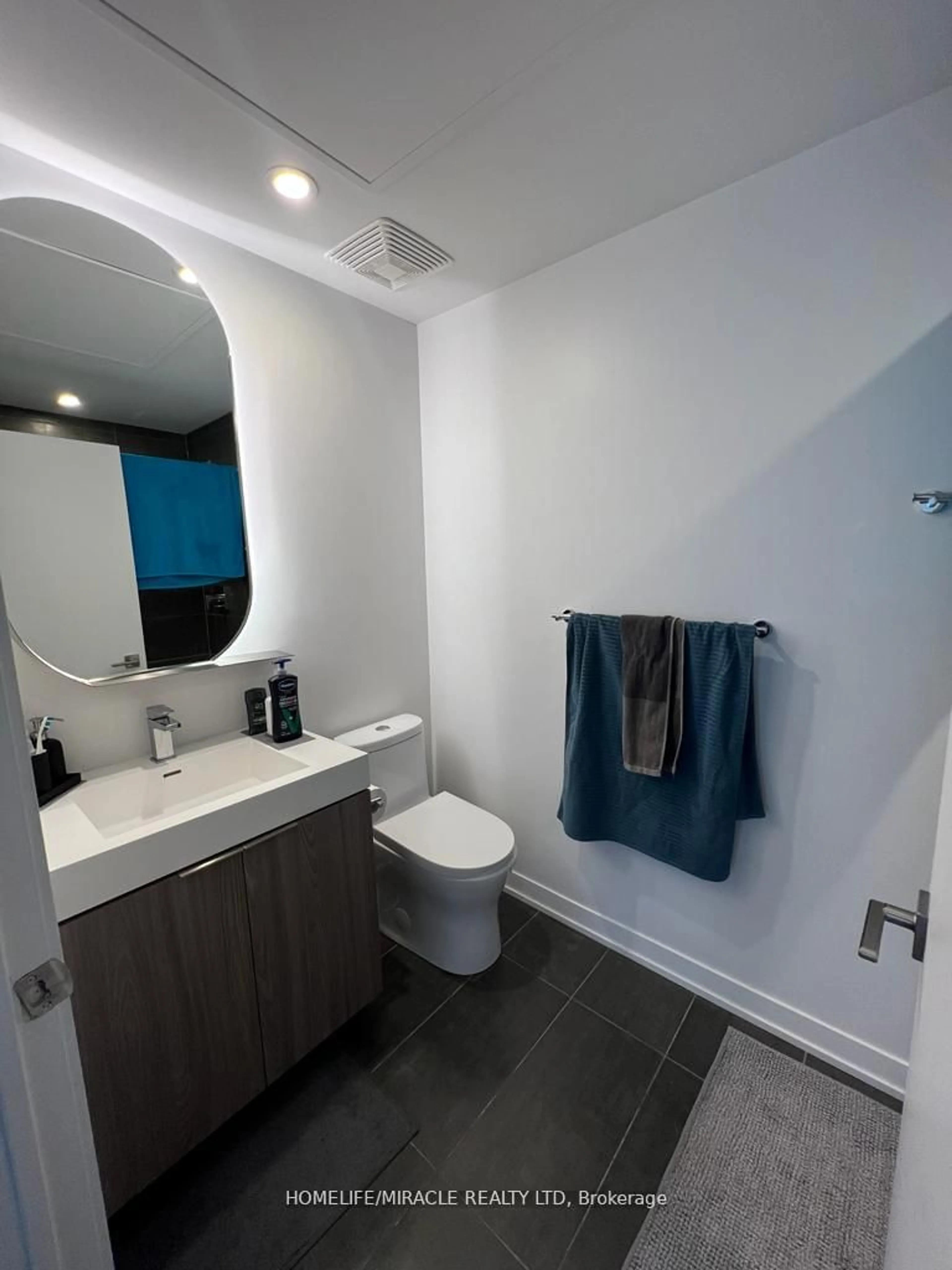 Standard bathroom, ceramic/tile floor for 15 Holmes Ave #316, Toronto Ontario M2N 0L4