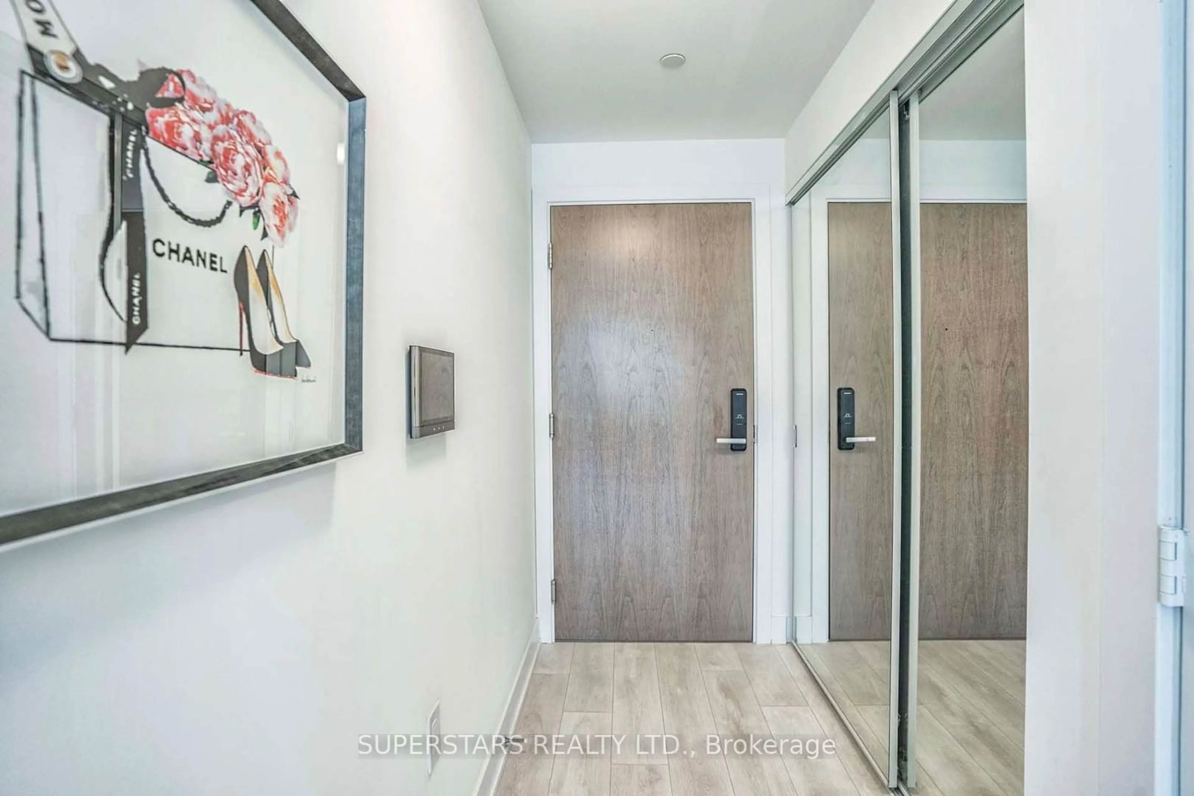 Indoor entryway for 575 Bloor St #2611, Toronto Ontario M4W 0B2