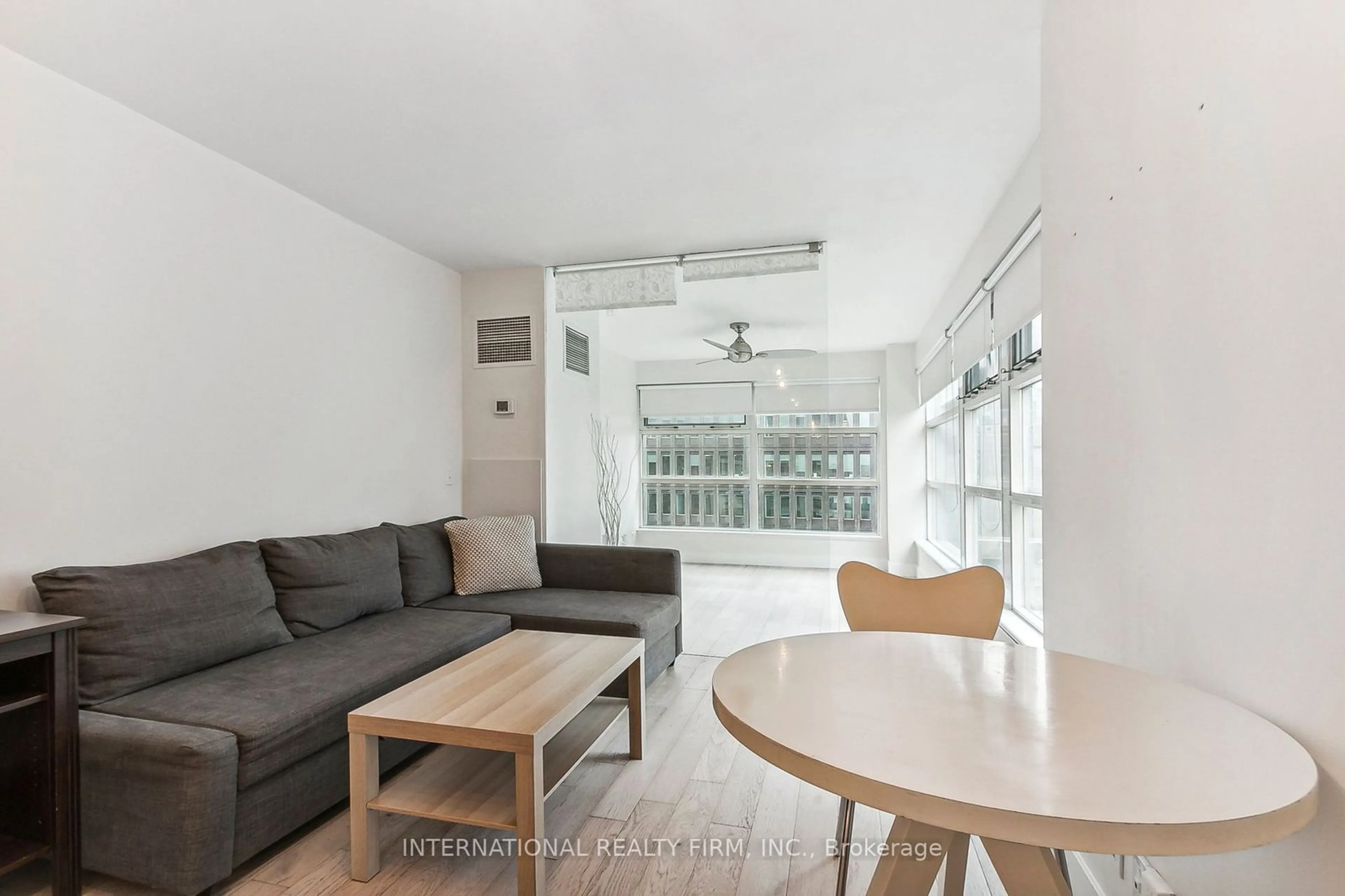 Living room with furniture, wood/laminate floor for 50 Lombard St #1404, Toronto Ontario M5C 2X4