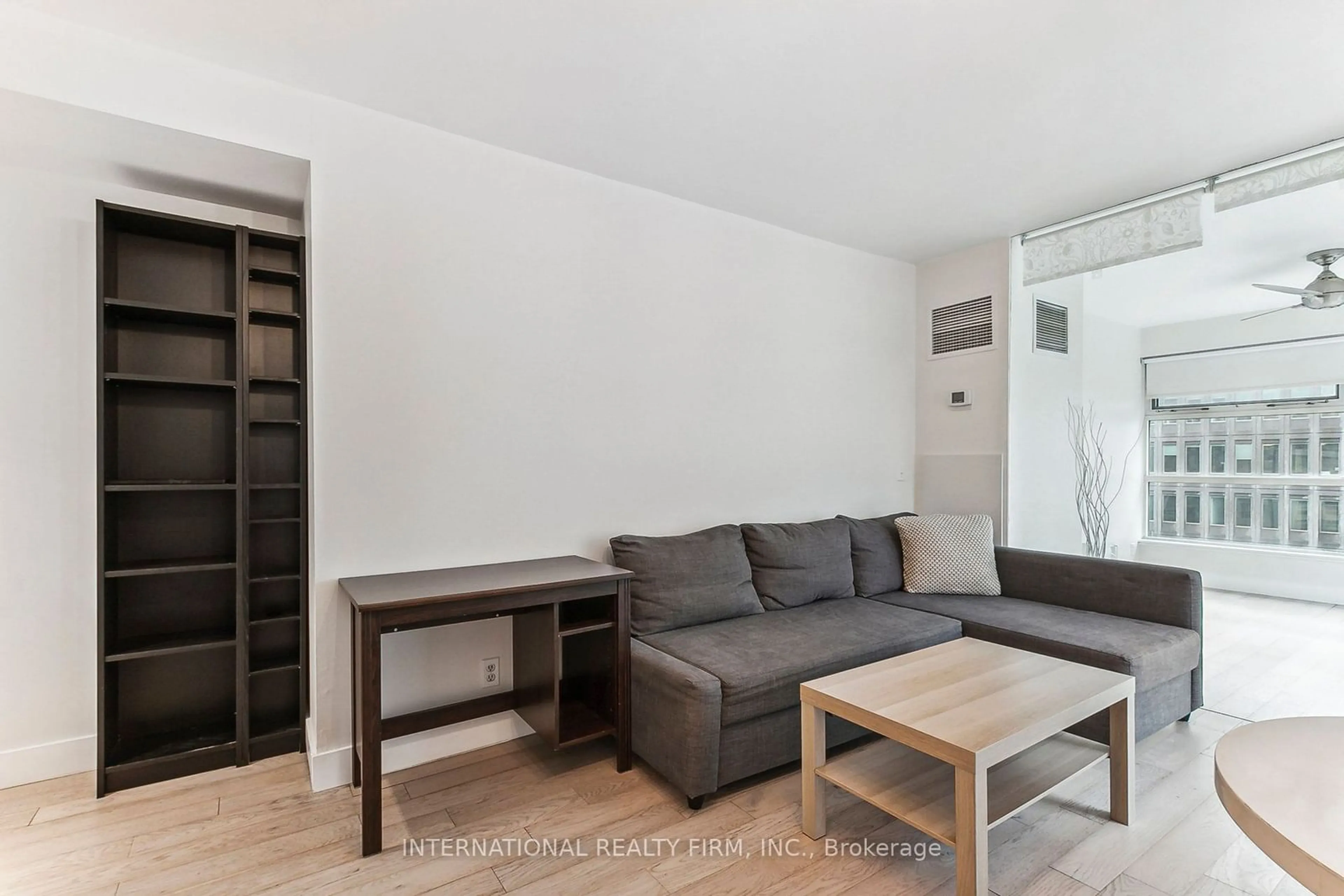 Living room with furniture, wood/laminate floor for 50 Lombard St #1404, Toronto Ontario M5C 2X4