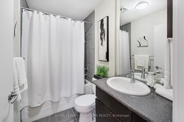 Additional property image - 38 Niagara St Unit 711