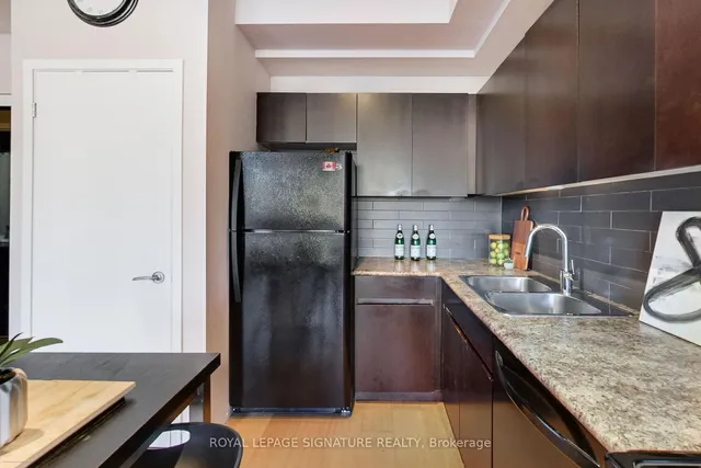 Additional property image - 38 Niagara St Unit 711