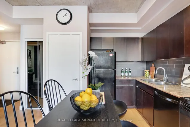 Additional property image - 38 Niagara St Unit 711