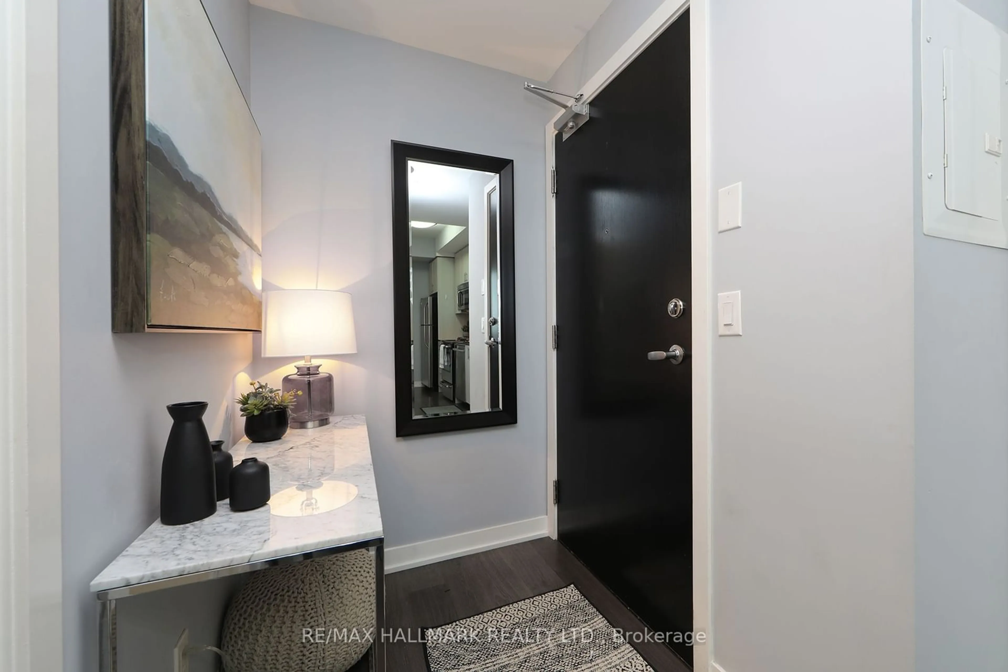 Indoor entryway for 225 Sackville St #1312, Toronto Ontario M5A 0B9