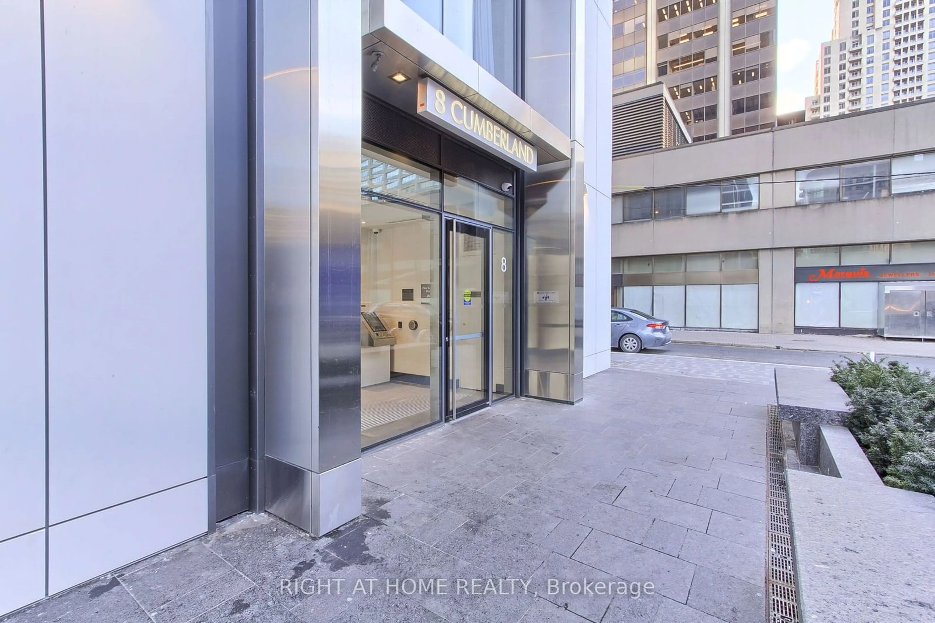 Indoor foyer for 8 Cumberland St #4001, Toronto Ontario M4W 0B6