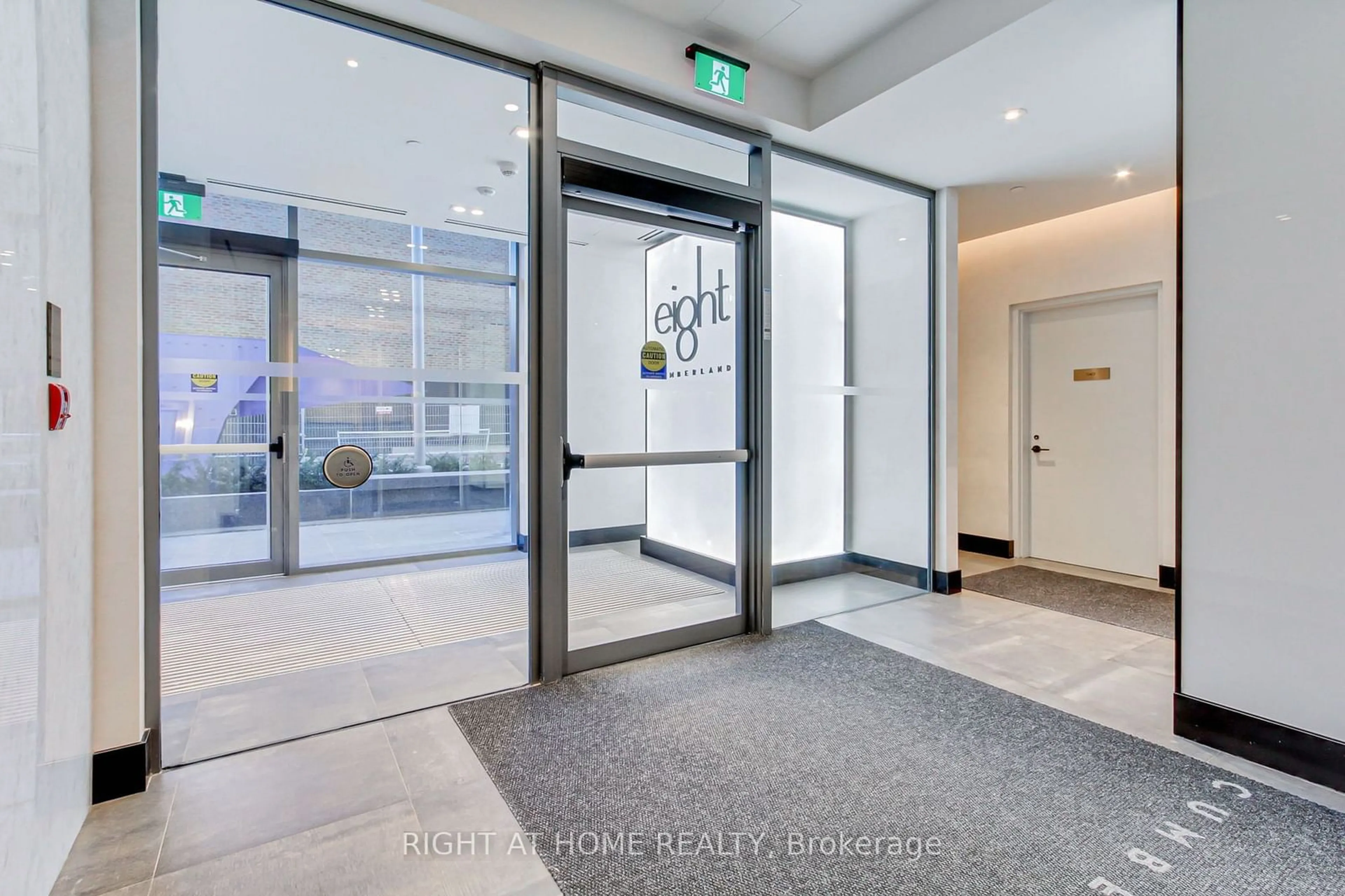 Indoor foyer for 8 Cumberland St #4001, Toronto Ontario M4W 0B6