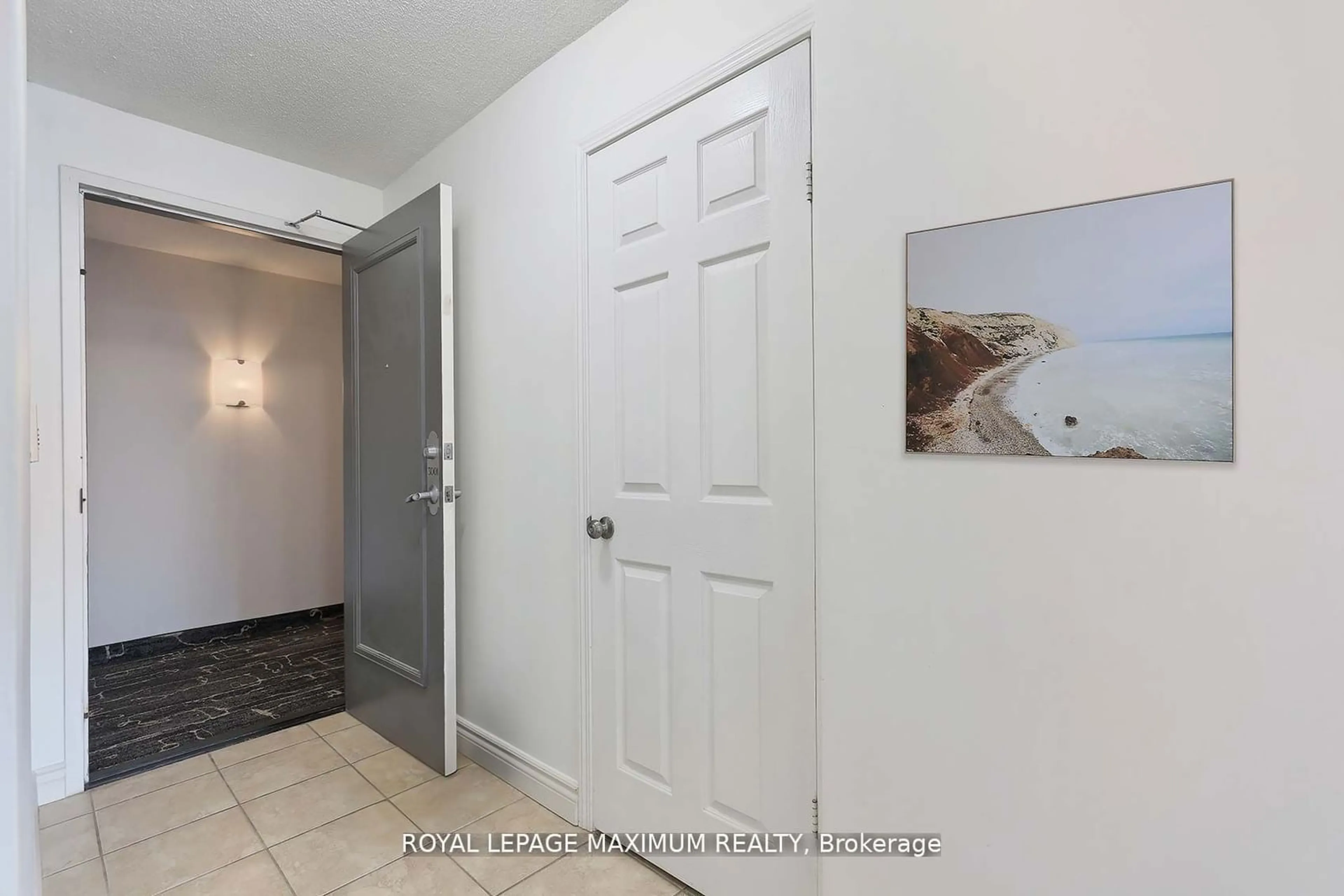 Indoor entryway for 155 Beecroft Rd #3001, Toronto Ontario M2N 7C6