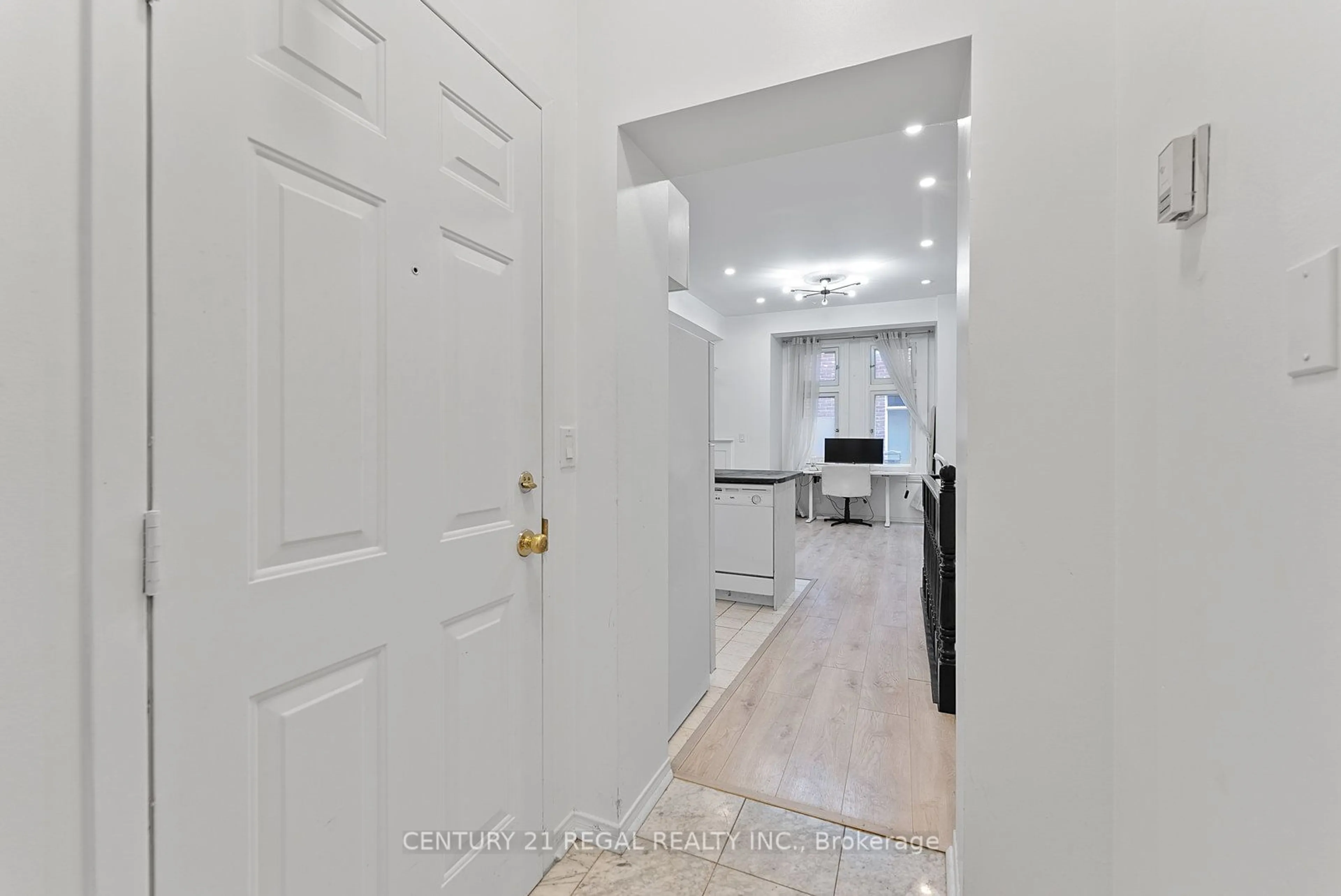 Indoor entryway for 228 St George St #3, Toronto Ontario M5R 2N5