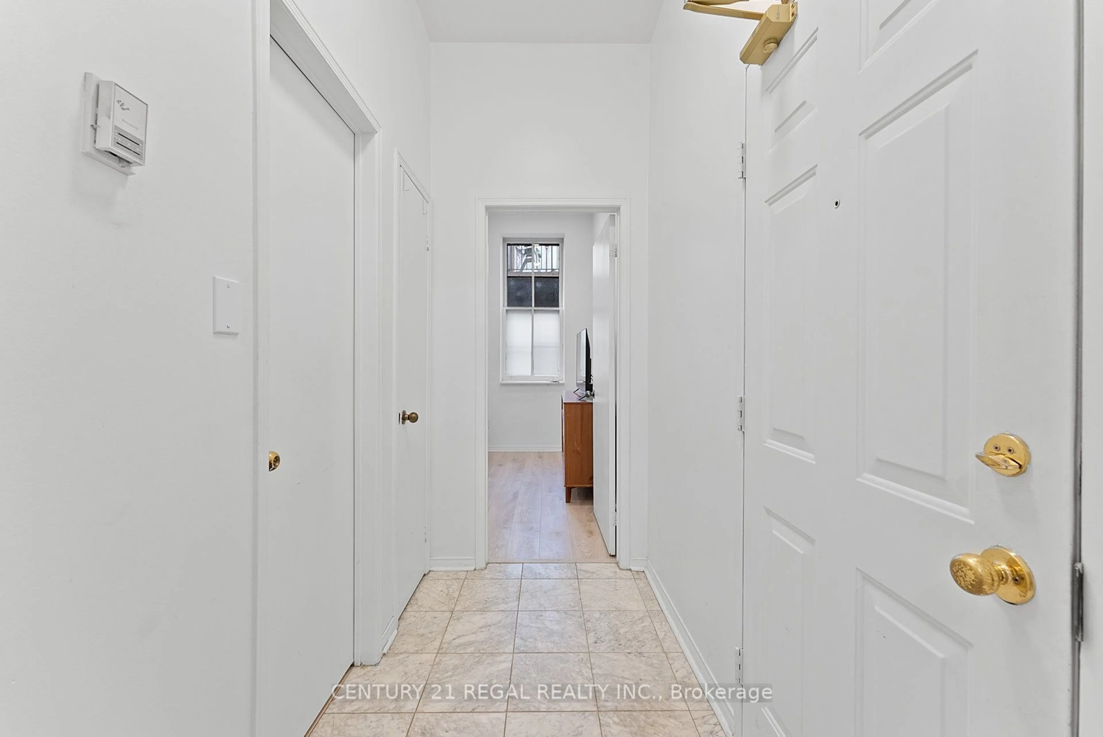 Indoor entryway for 228 St George St #3, Toronto Ontario M5R 2N5