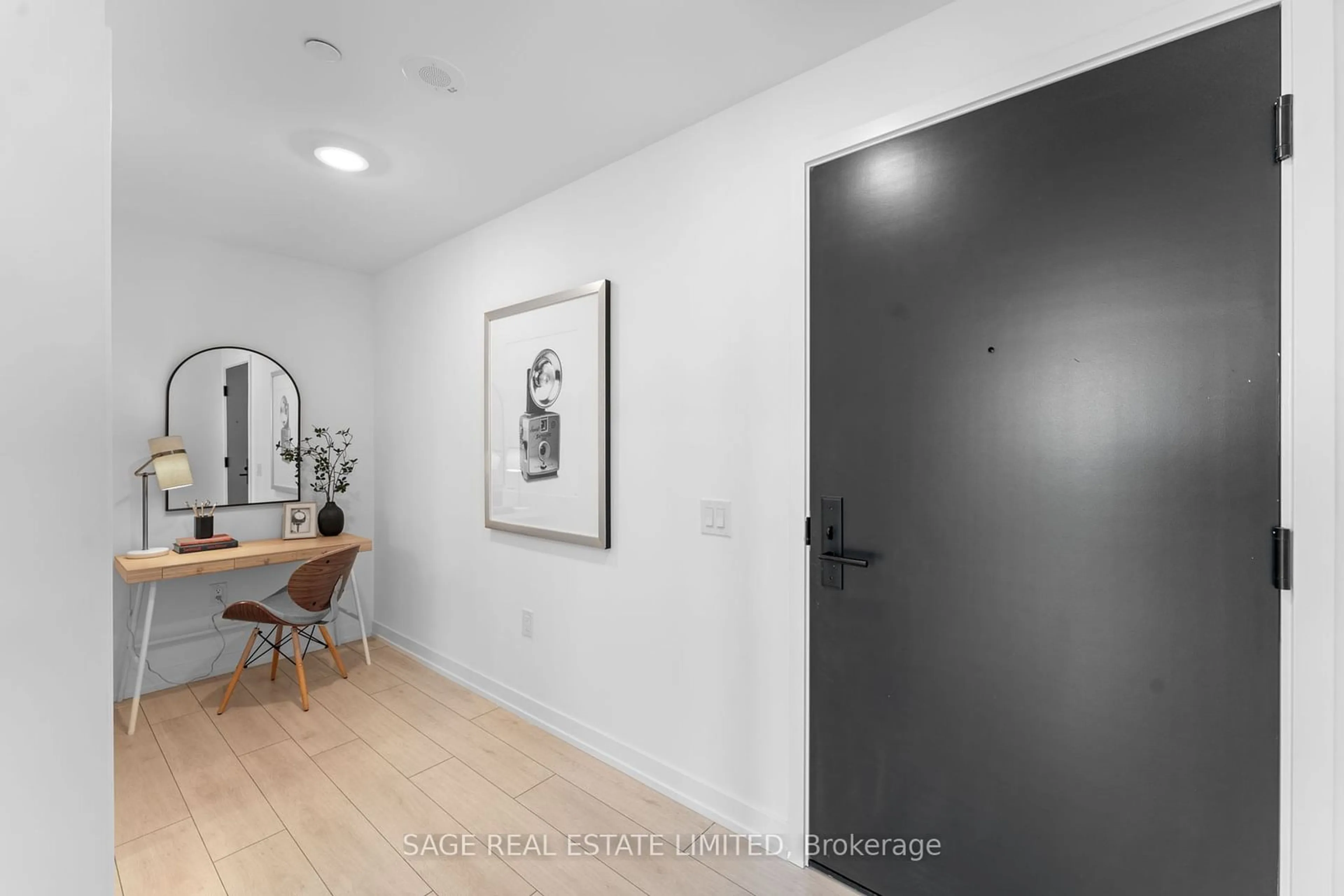 Indoor entryway for 500 Dupont St #603, Toronto Ontario M6G 1Y7