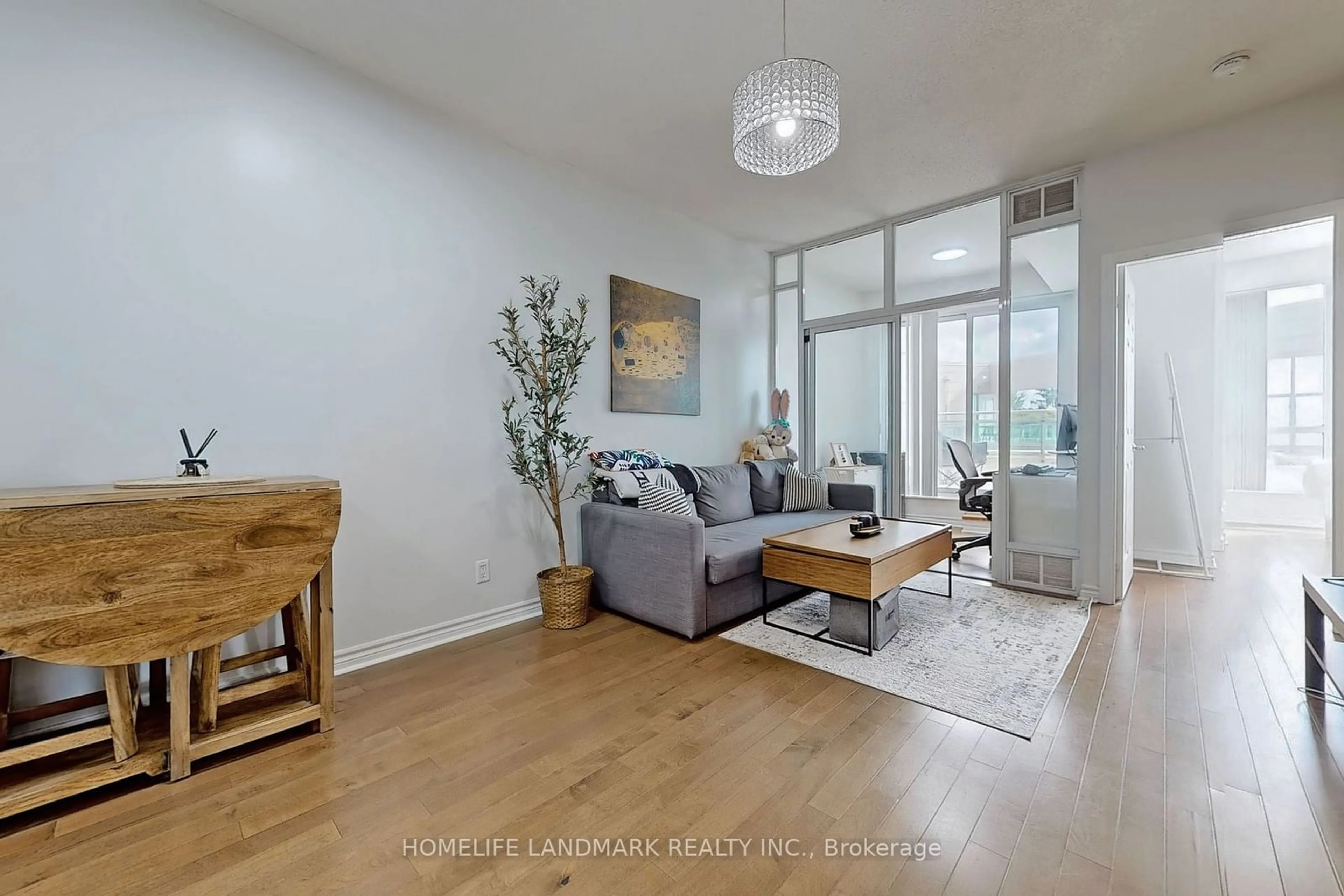 Living room with furniture, wood/laminate floor for 18 Holmes Ave #315, Toronto Ontario M2N 4L9