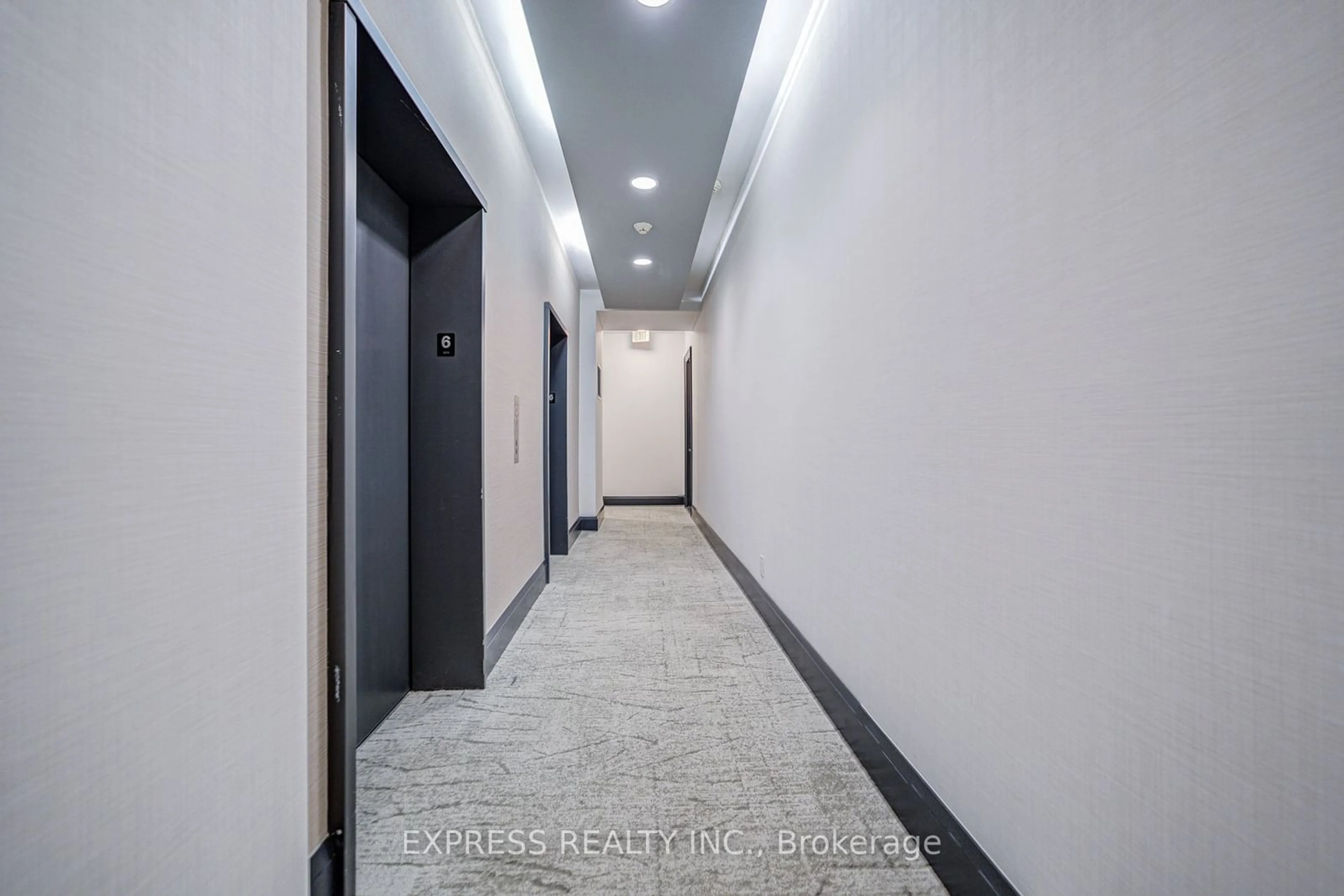 Indoor foyer for 21 Balmuto St #603, Toronto Ontario M4Y 1W4