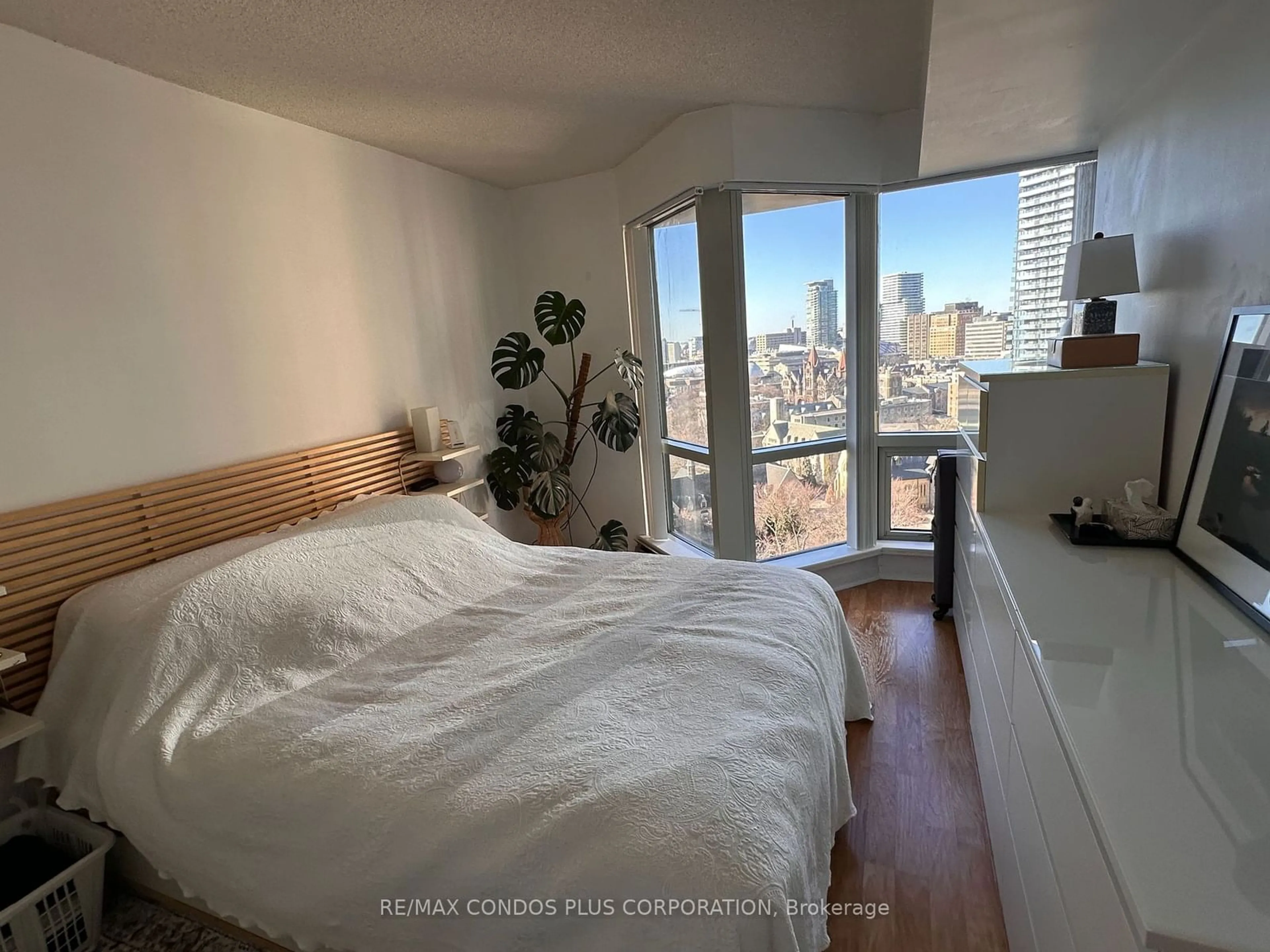 Bedroom with bed, unknown for 1001 Bay St #1801, Toronto Ontario M5S 3A6