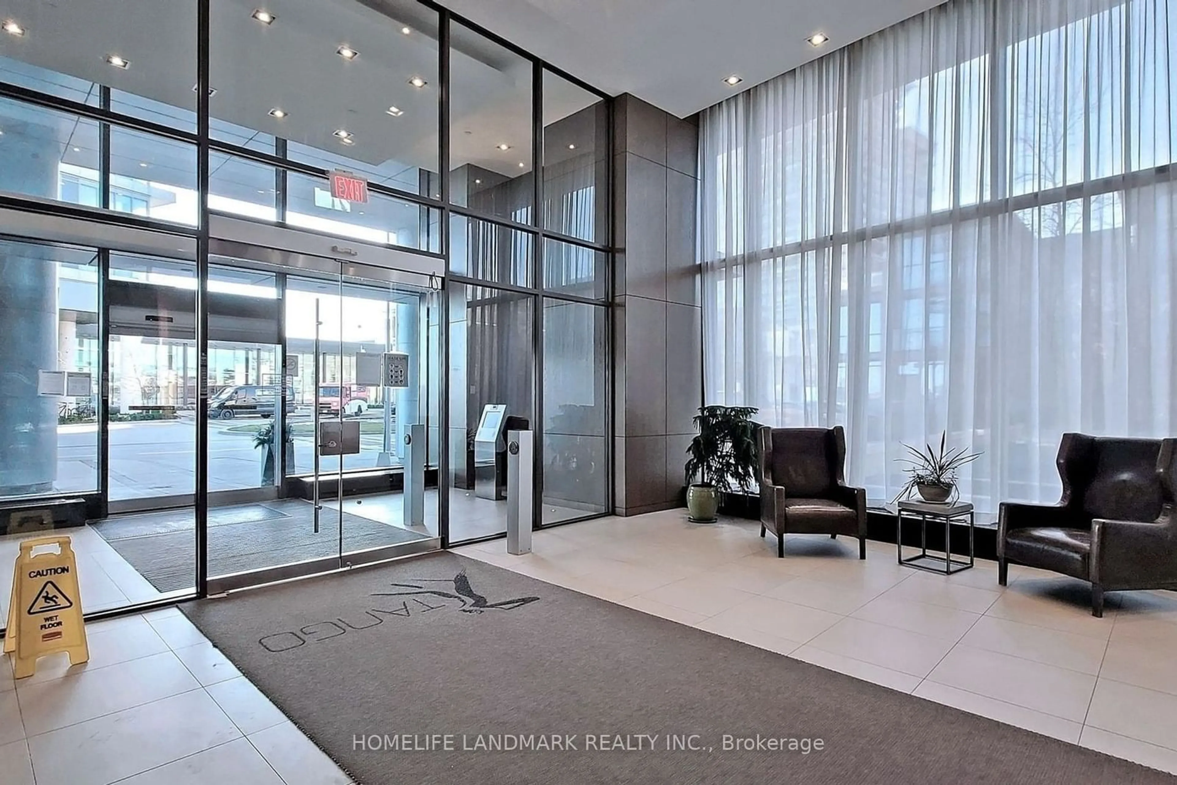 Indoor foyer for 121 Mcmahon Dr #2301, Toronto Ontario M2K 0C1