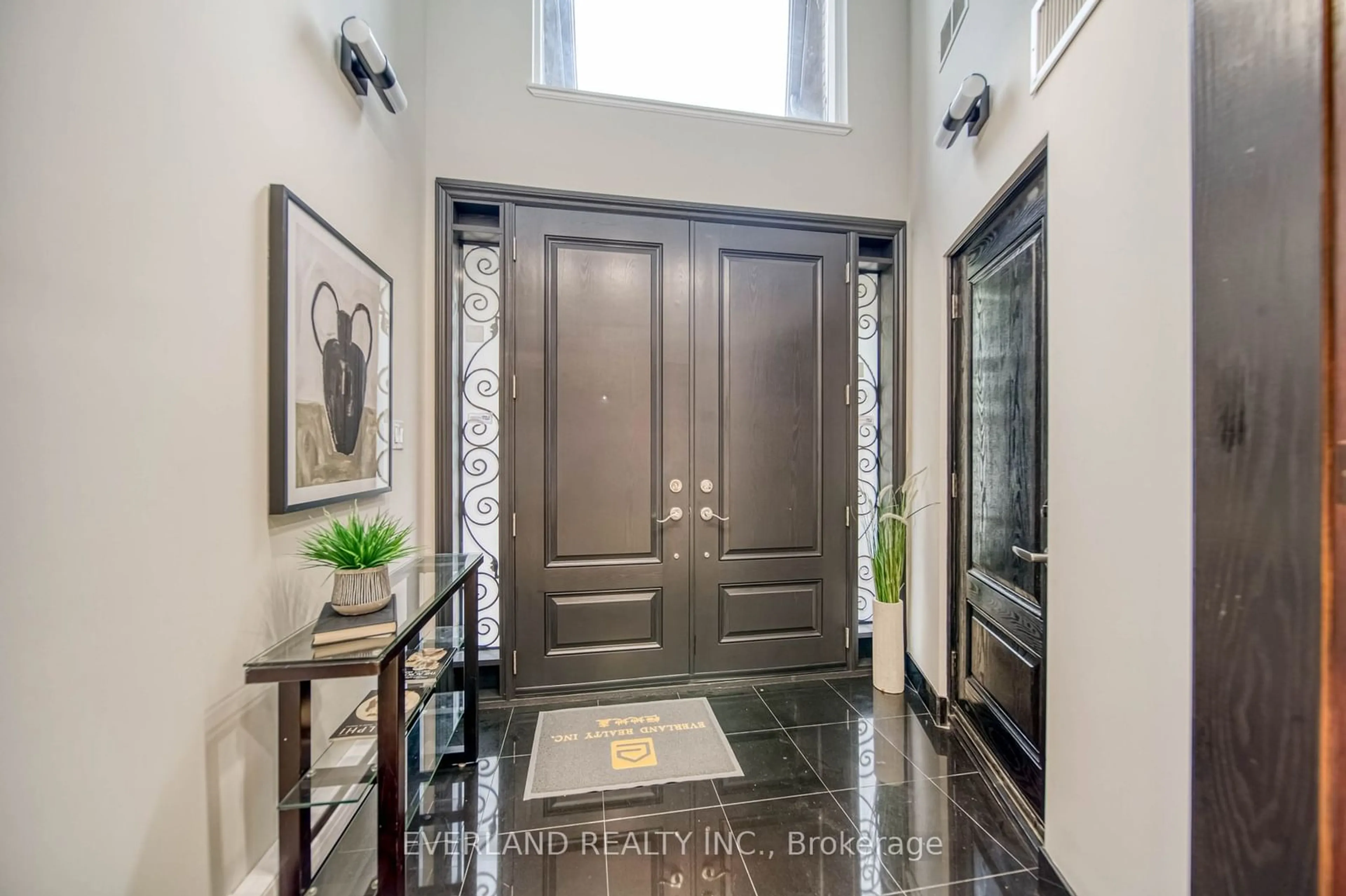 Indoor entryway for 8 Elliotwood Crt, Toronto Ontario M2L 2P9