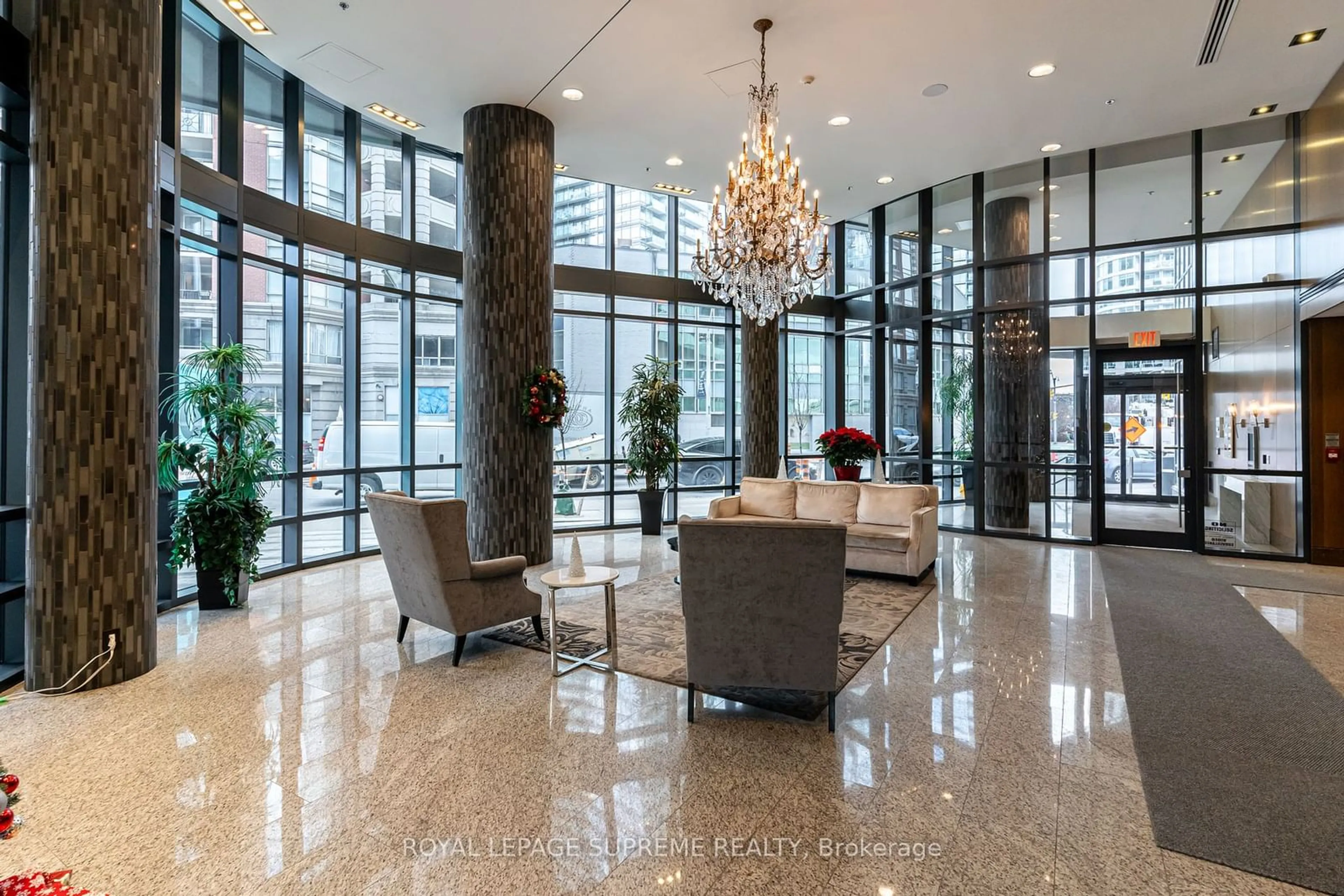 Lobby for 825 Church St #507, Toronto Ontario M4W 3Z4