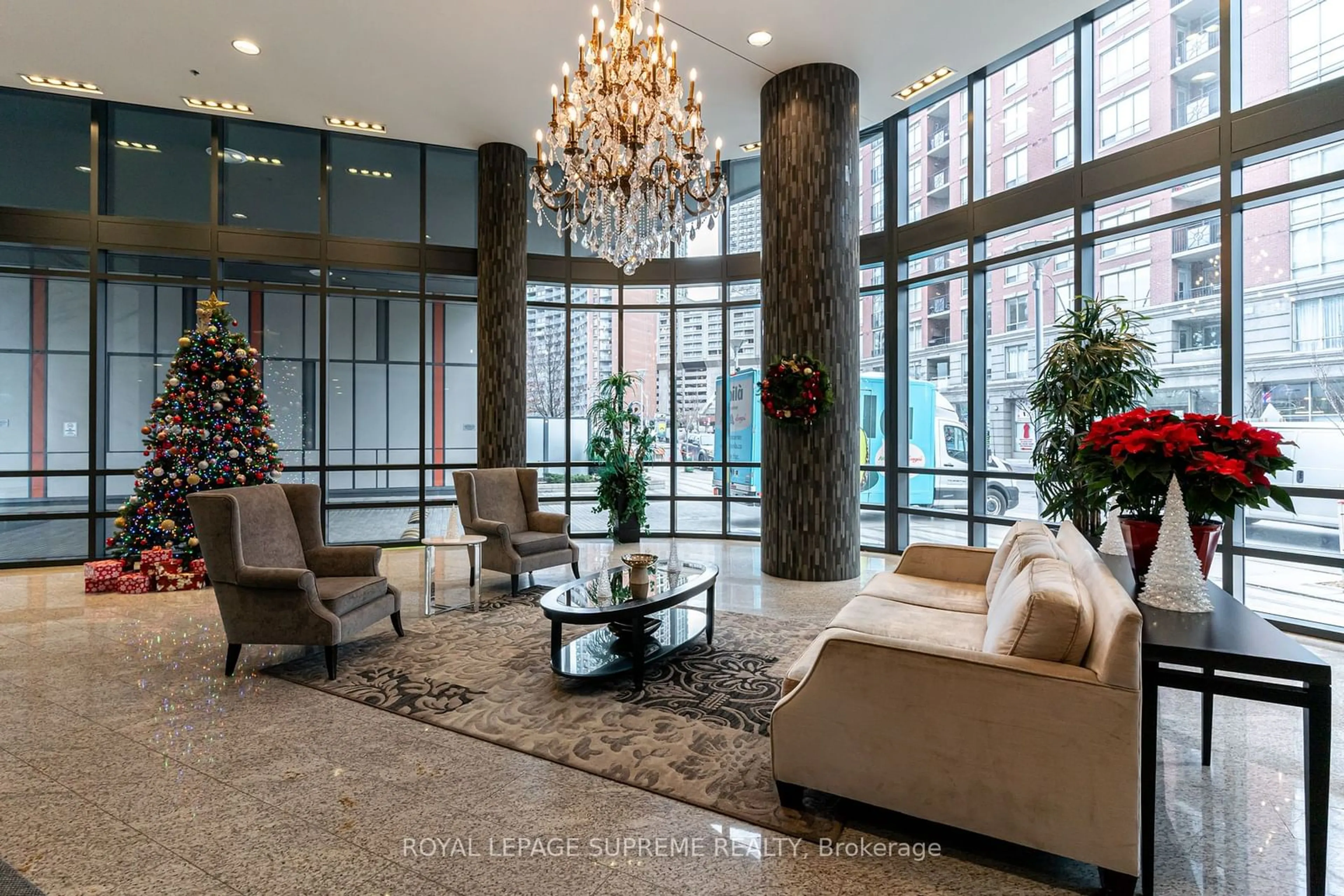 Lobby for 825 Church St #507, Toronto Ontario M4W 3Z4