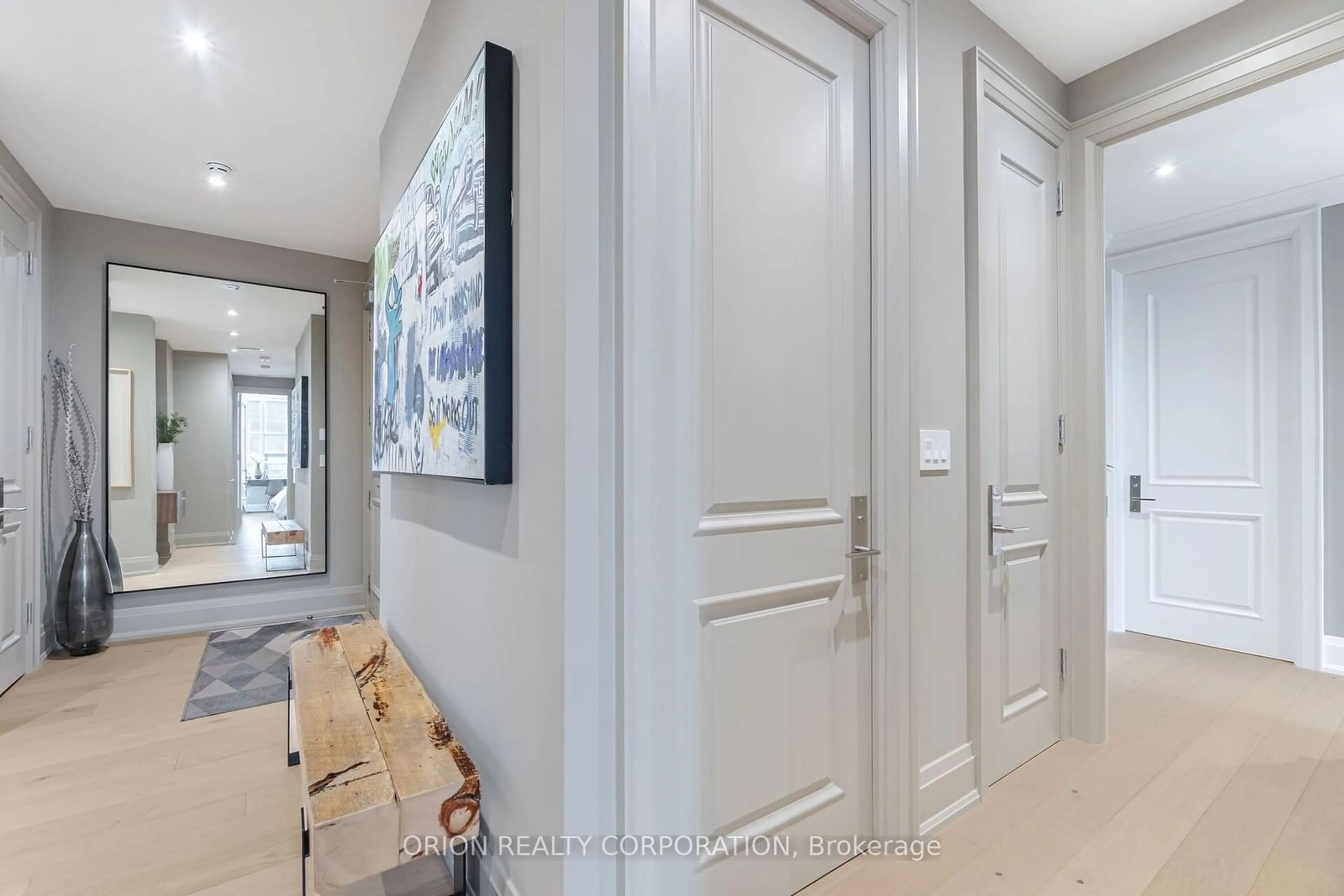 Indoor entryway for 35 Mariner Terr #5501, Toronto Ontario M5V 3V9