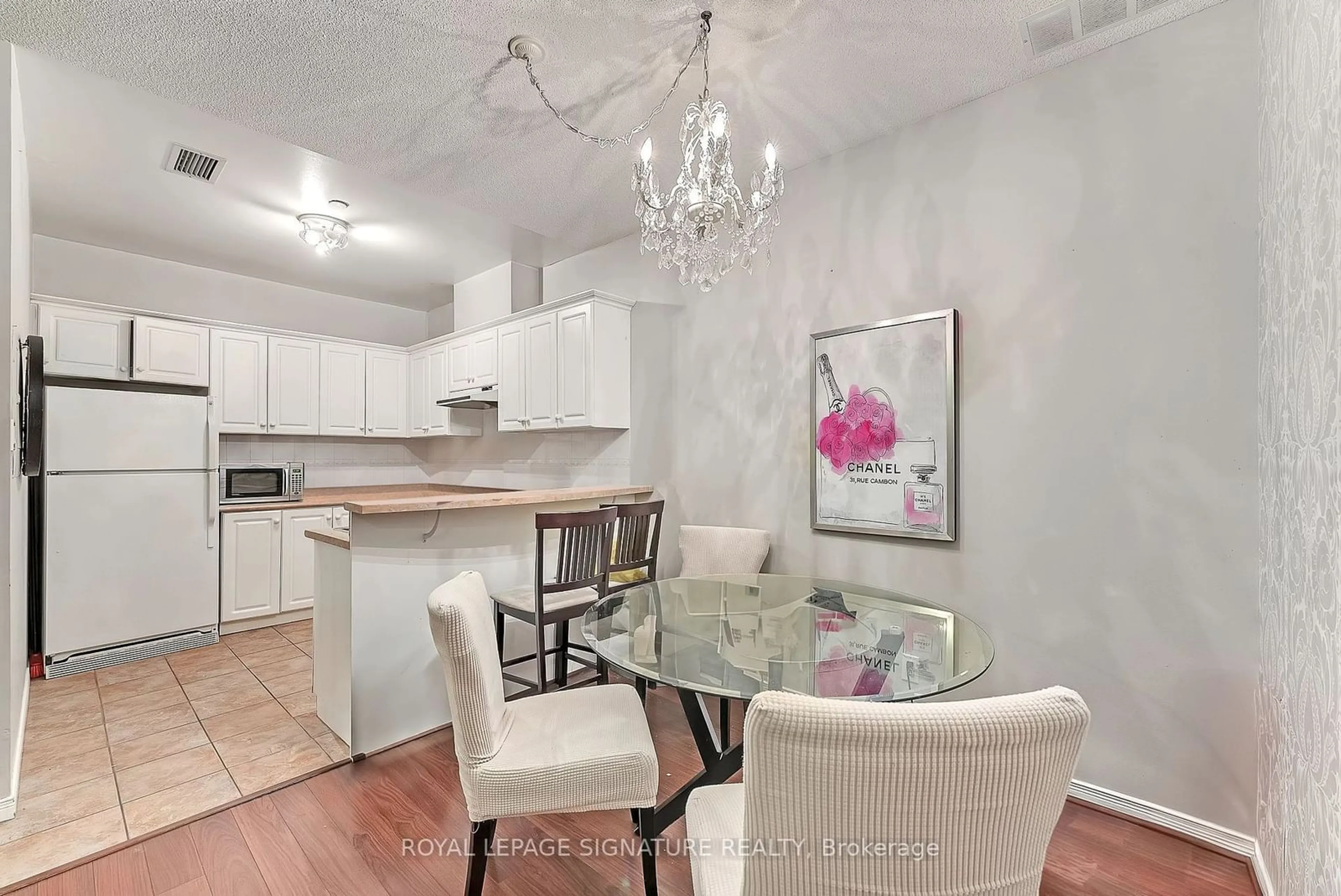 Open concept kitchen, wood/laminate floor for 393 King St #605, Toronto Ontario M5V 3G8